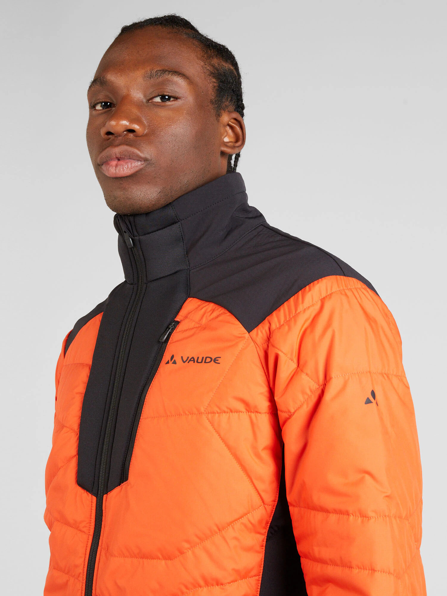 VAUDE Geacă outdoor 'Minaki III' gri argintiu / roșu orange / negru / alb - Pled.ro