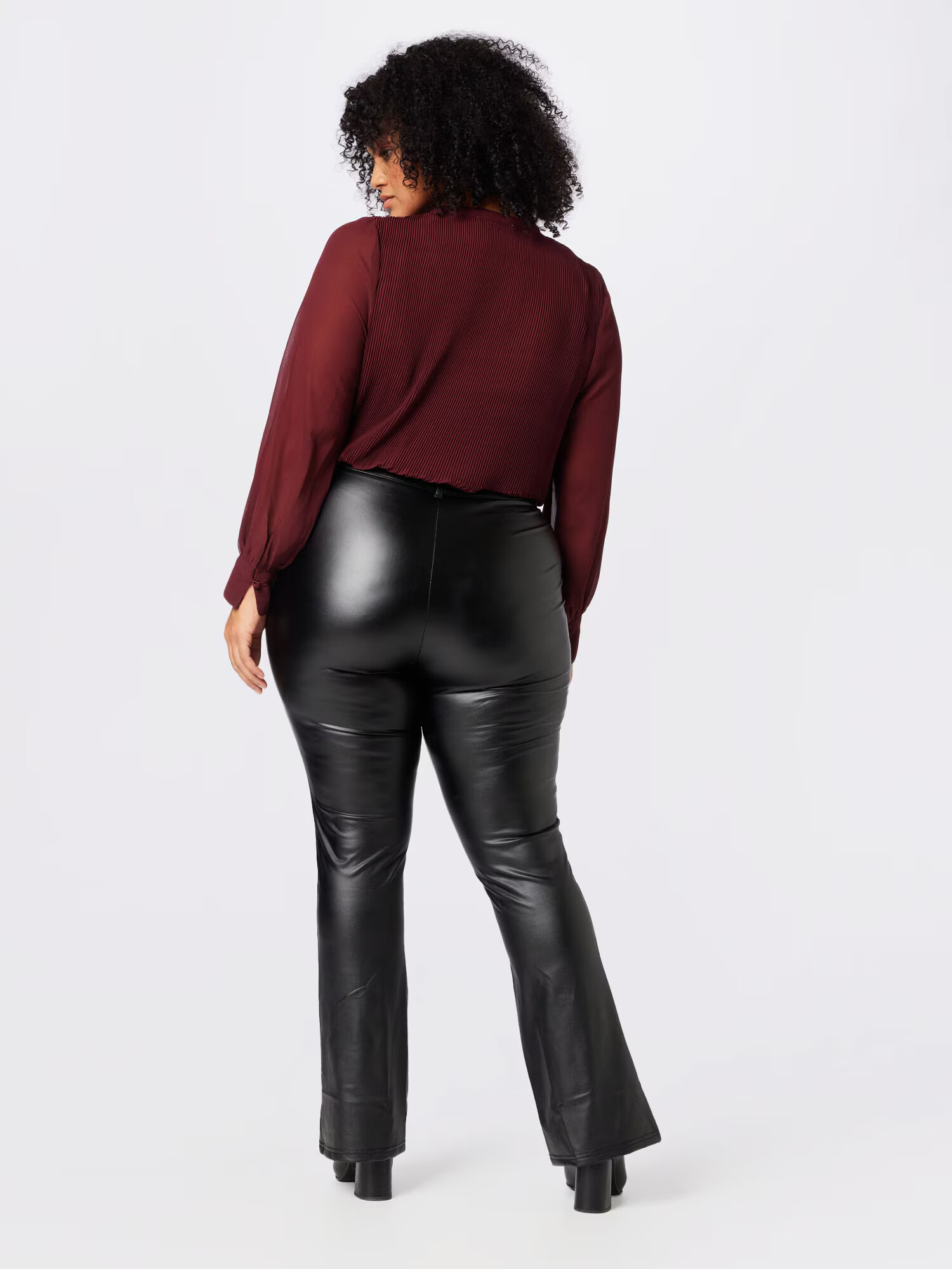 Vero Moda Curve Pantaloni 'AMIRA' negru - Pled.ro