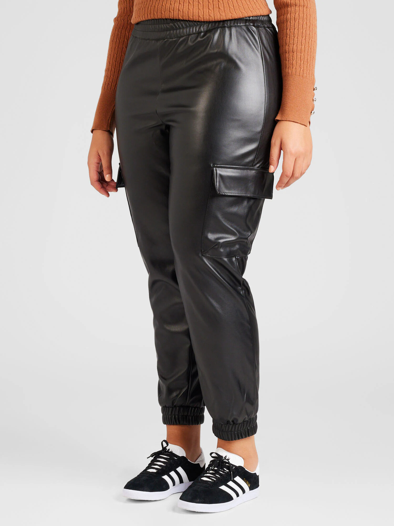 Vero Moda Curve Pantaloni cu buzunare 'CSOF' negru - Pled.ro