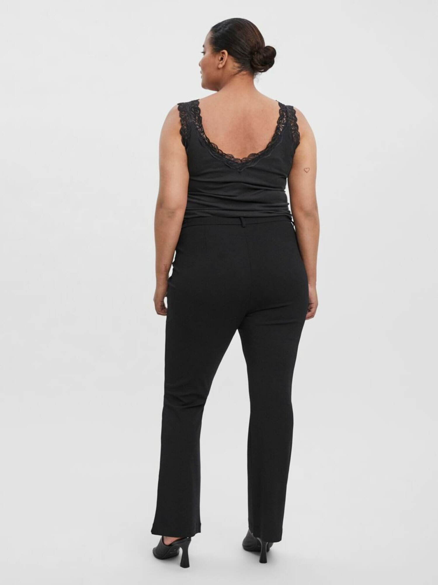 Vero Moda Curve Pantaloni negru - Pled.ro