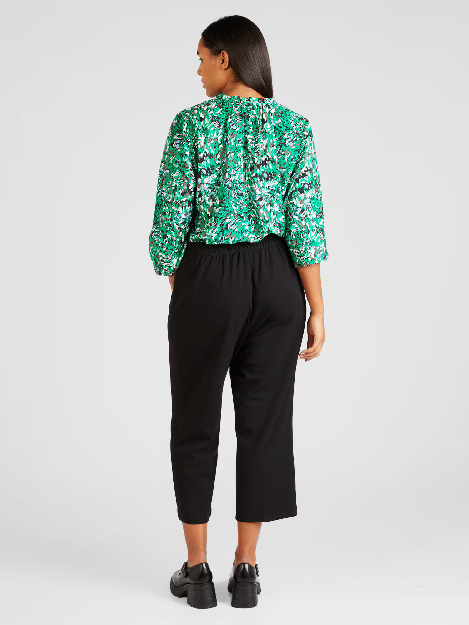 Vero Moda Curve Pantaloni 'SARA' negru - Pled.ro