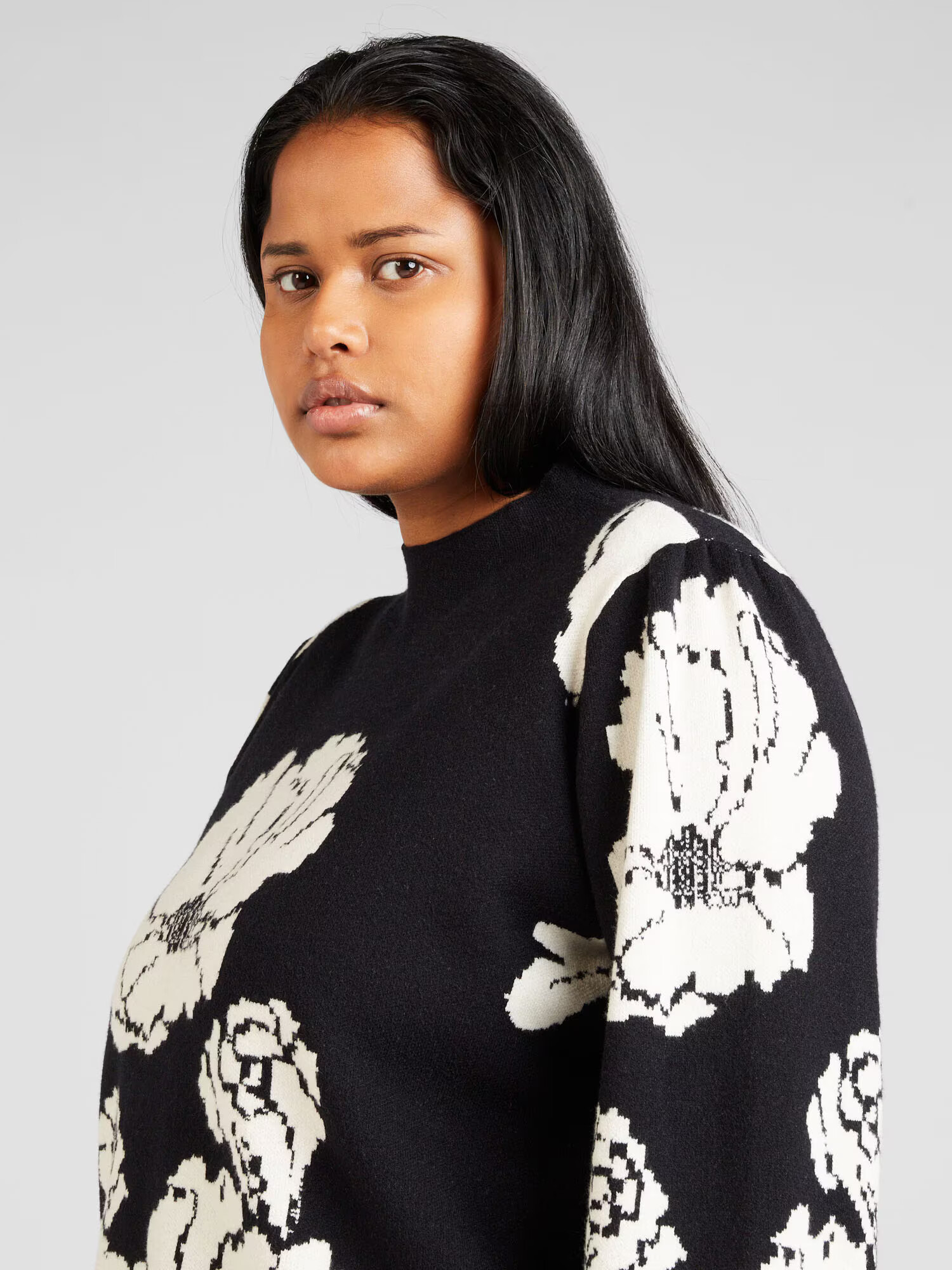 Vero Moda Curve Pulover 'Flora' negru / alb murdar - Pled.ro