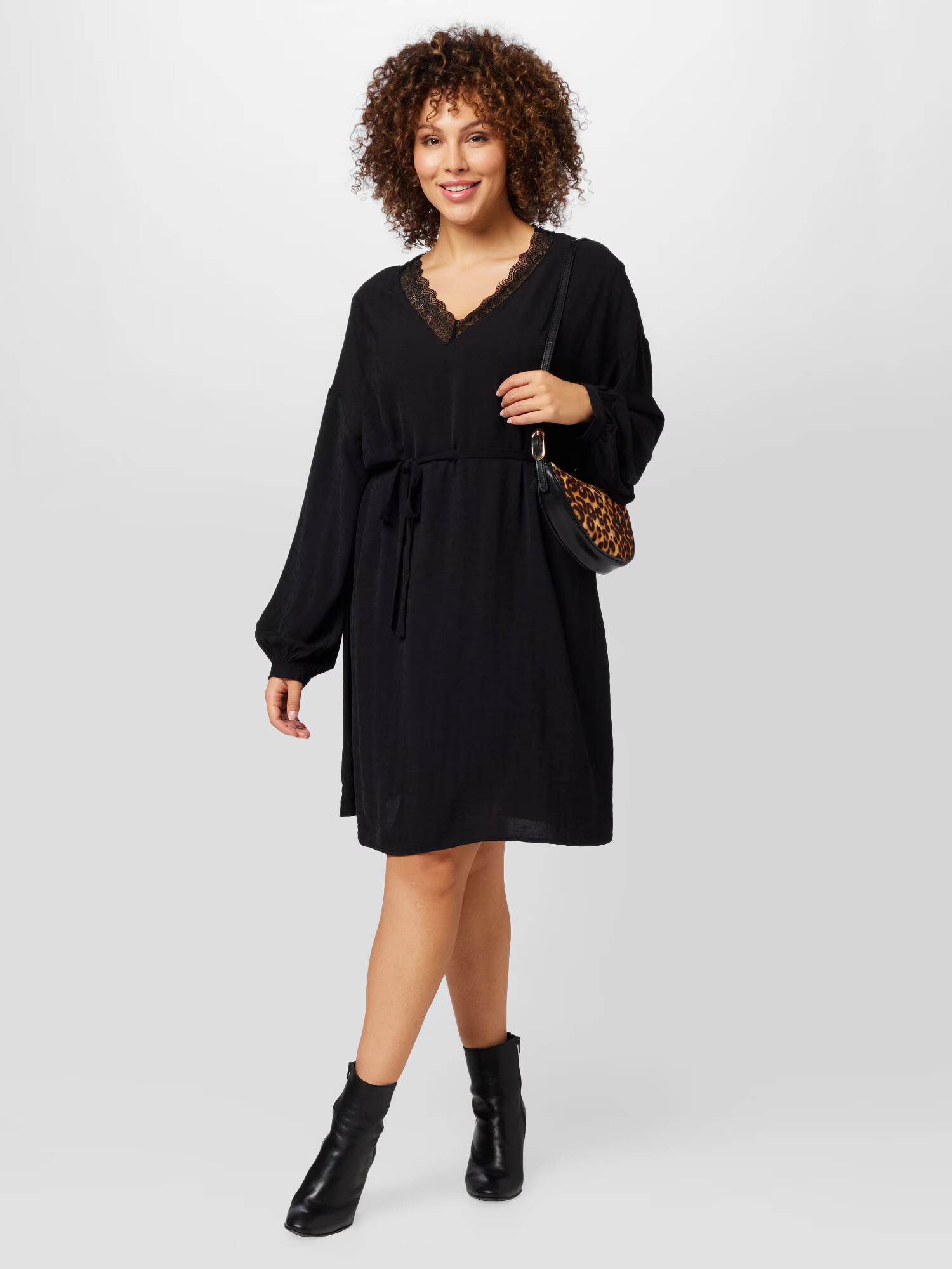 Vero Moda Curve Rochie 'LYRA' negru - Pled.ro