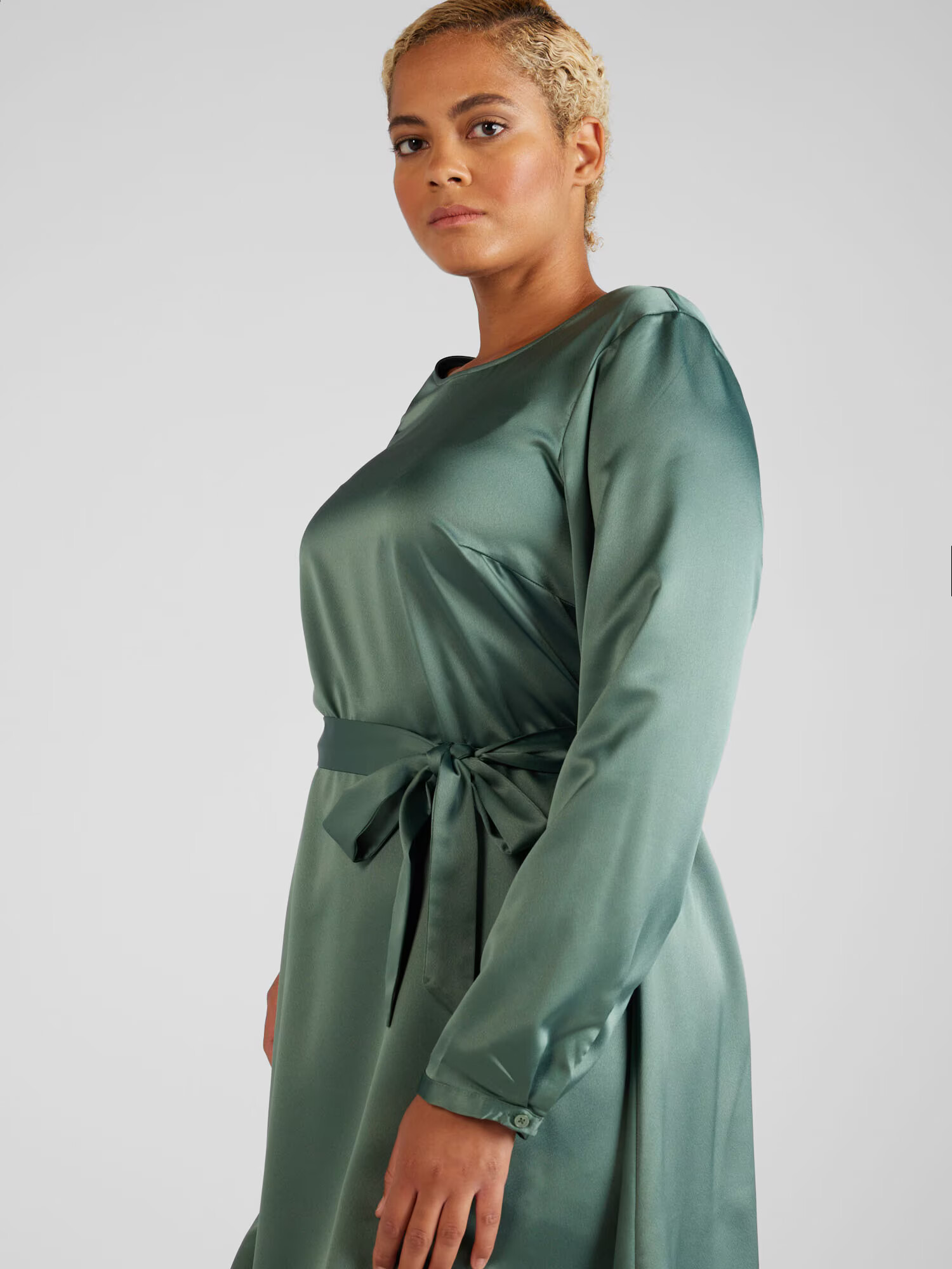 Vero Moda Curve Rochie 'Merle' verde smarald - Pled.ro