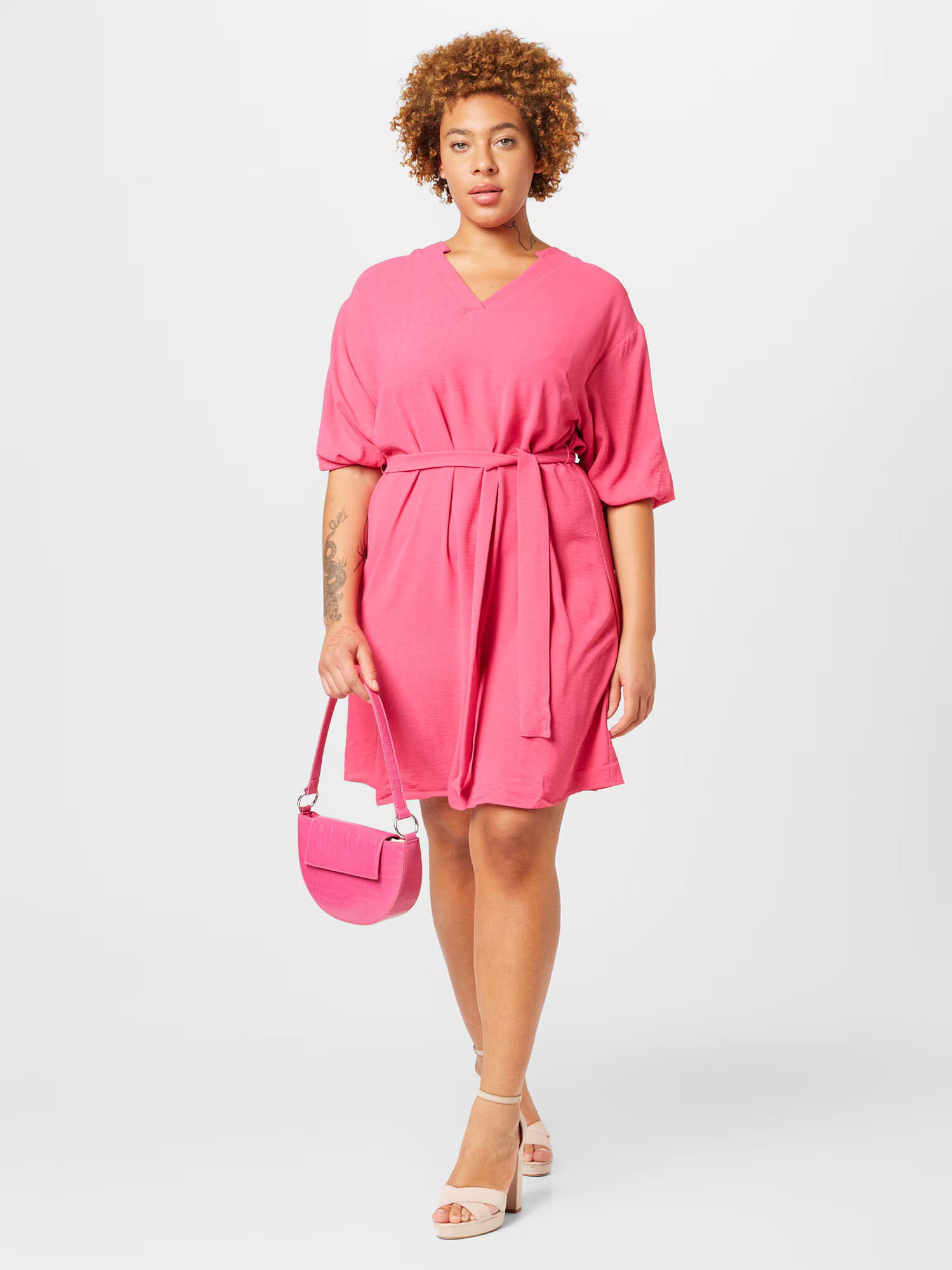 Vero Moda Curve Rochie 'Unye' fucsia - Pled.ro