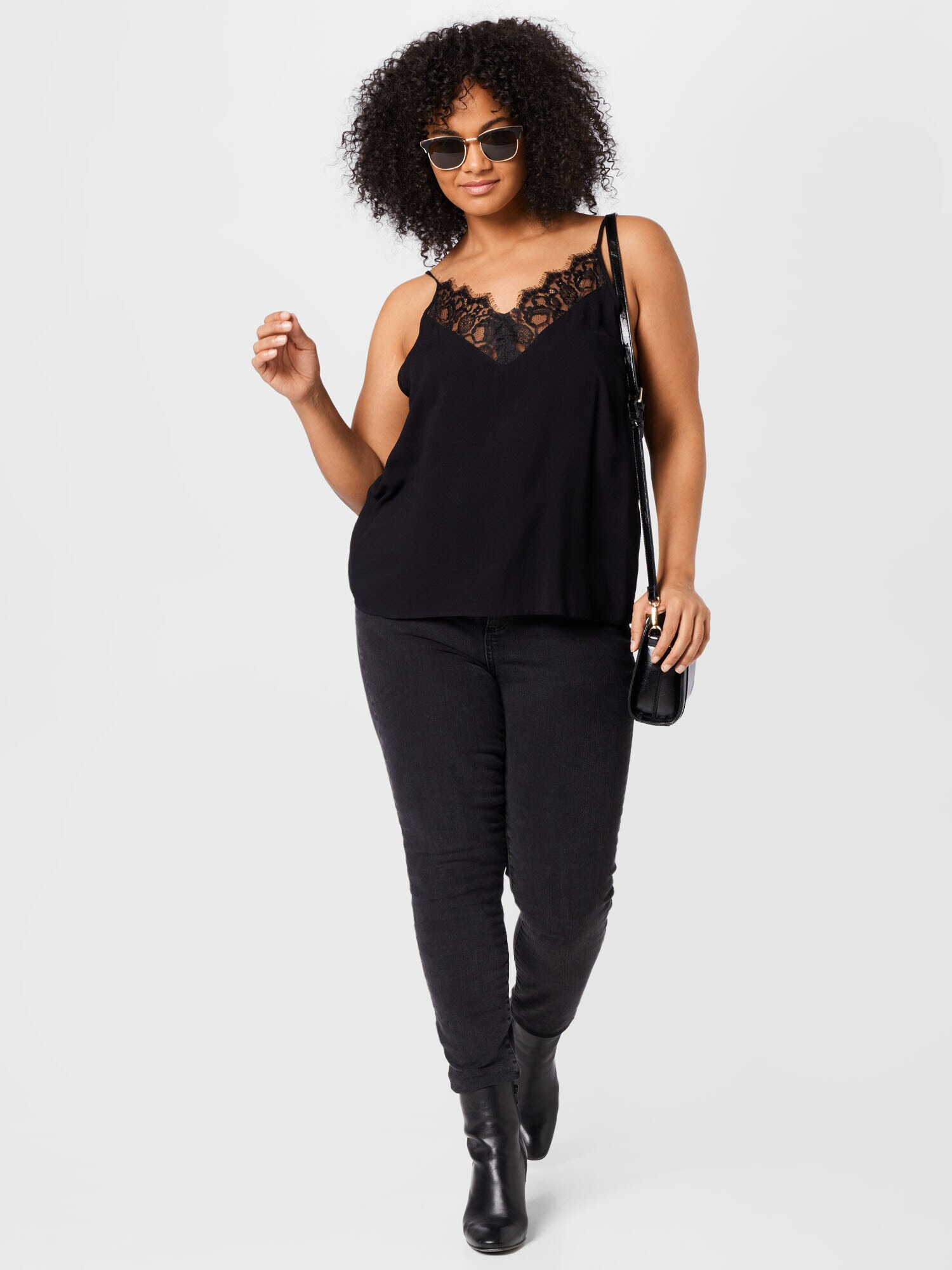 Vero Moda Curve Top 'BEATRIX' negru - Pled.ro