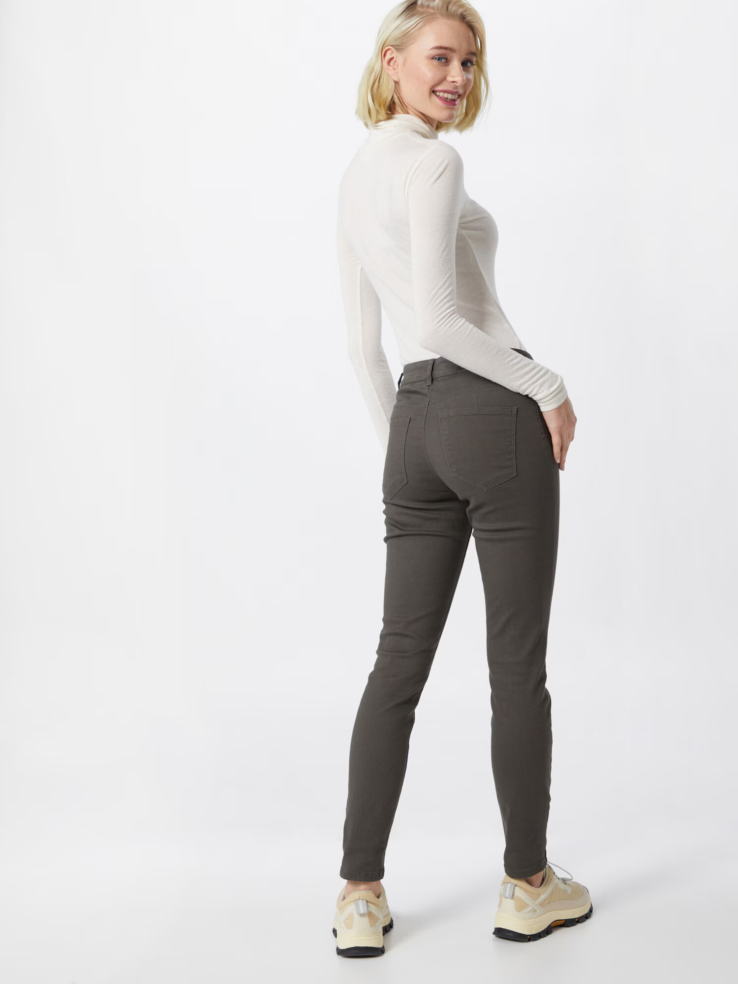 VERO MODA Jeans 'Hot Seven' oliv - Pled.ro