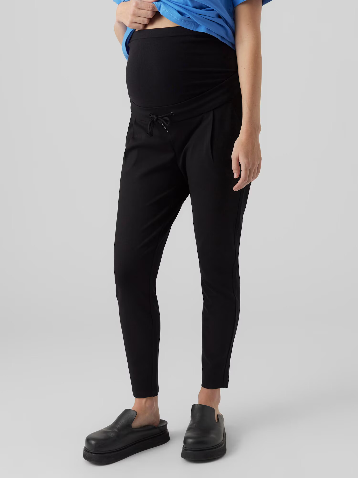 Vero Moda Maternity Pantaloni cutați 'MEVA' negru - Pled.ro