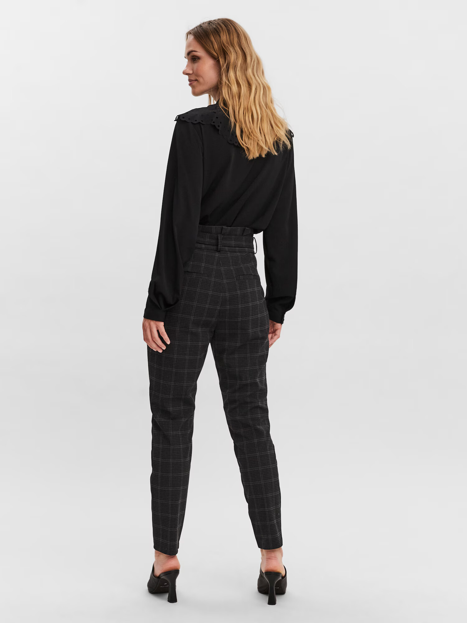 VERO MODA Pantaloni cutați 'Eva' gri / negru - Pled.ro