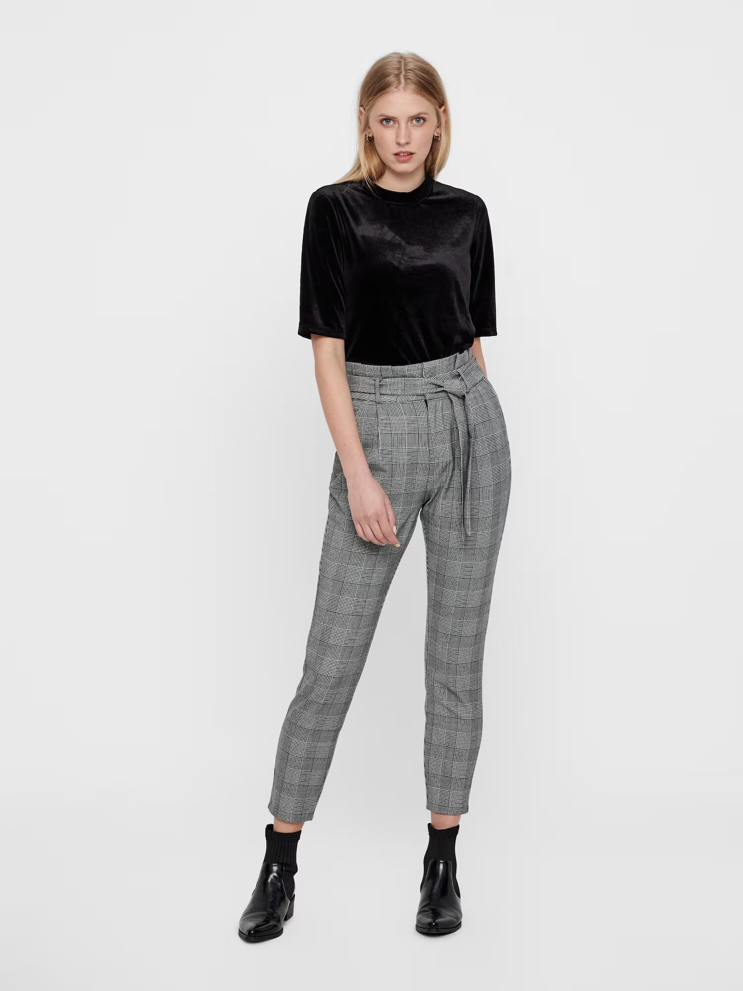 VERO MODA Pantaloni cutați 'Eva' gri / negru / alb - Pled.ro