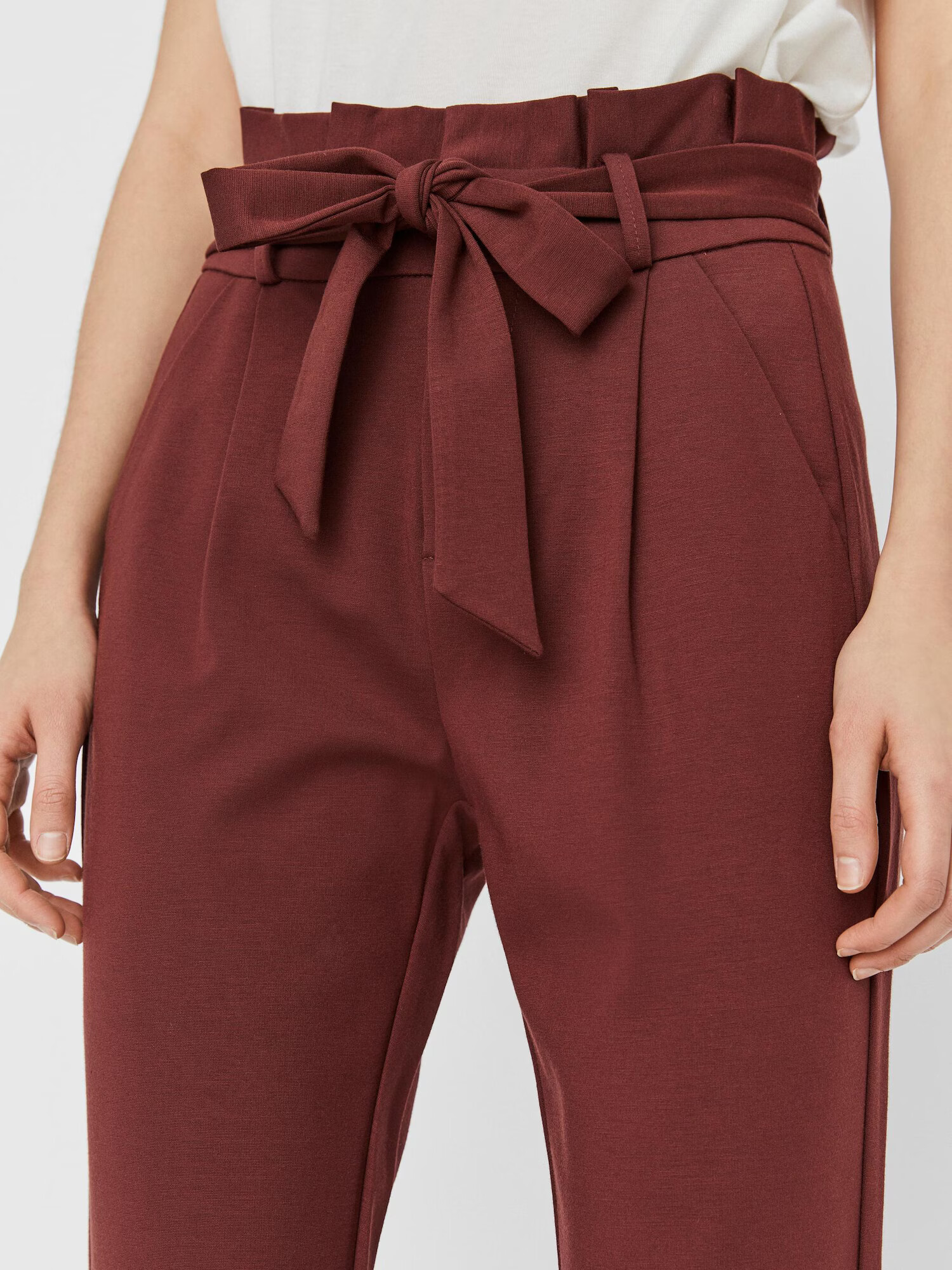 VERO MODA Pantaloni cutați 'Eva' maro - Pled.ro