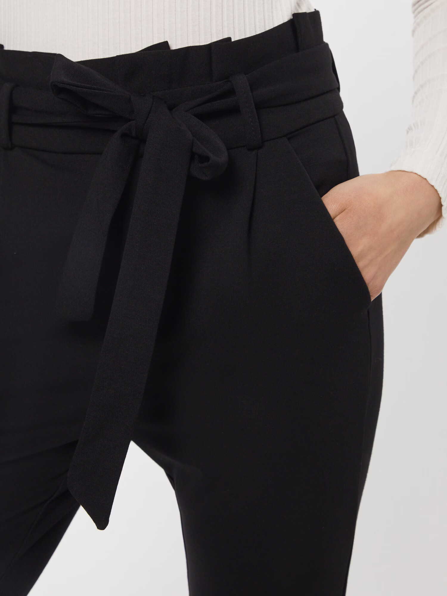 VERO MODA Pantaloni cutați 'Eva' negru - Pled.ro