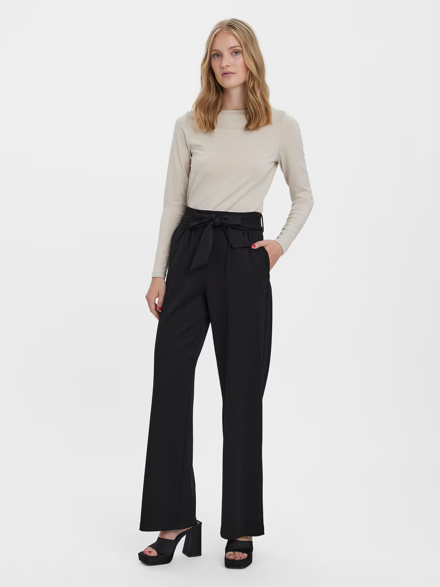 VERO MODA Pantaloni cutați 'Eva' negru - Pled.ro