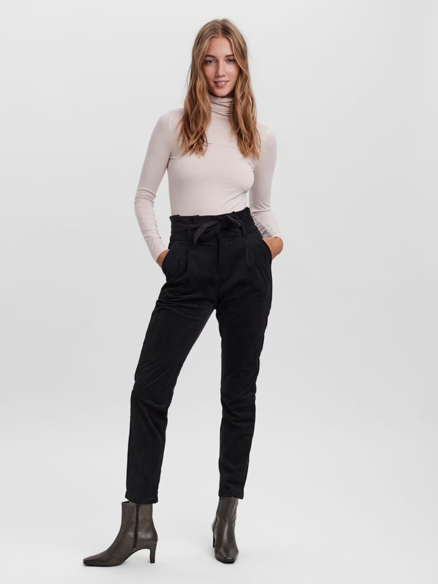 VERO MODA Pantaloni cutați 'Eva' negru - Pled.ro