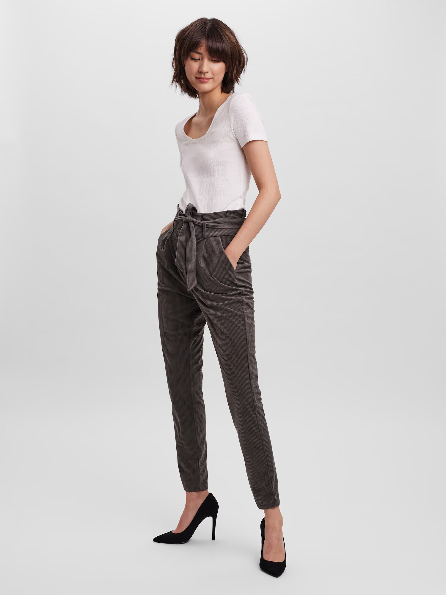 VERO MODA Pantaloni cutați 'Eva' pământiu - Pled.ro