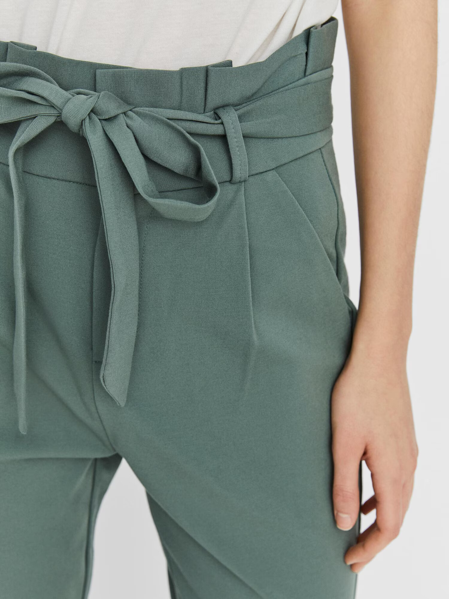 VERO MODA Pantaloni cutați 'Eva' verde - Pled.ro