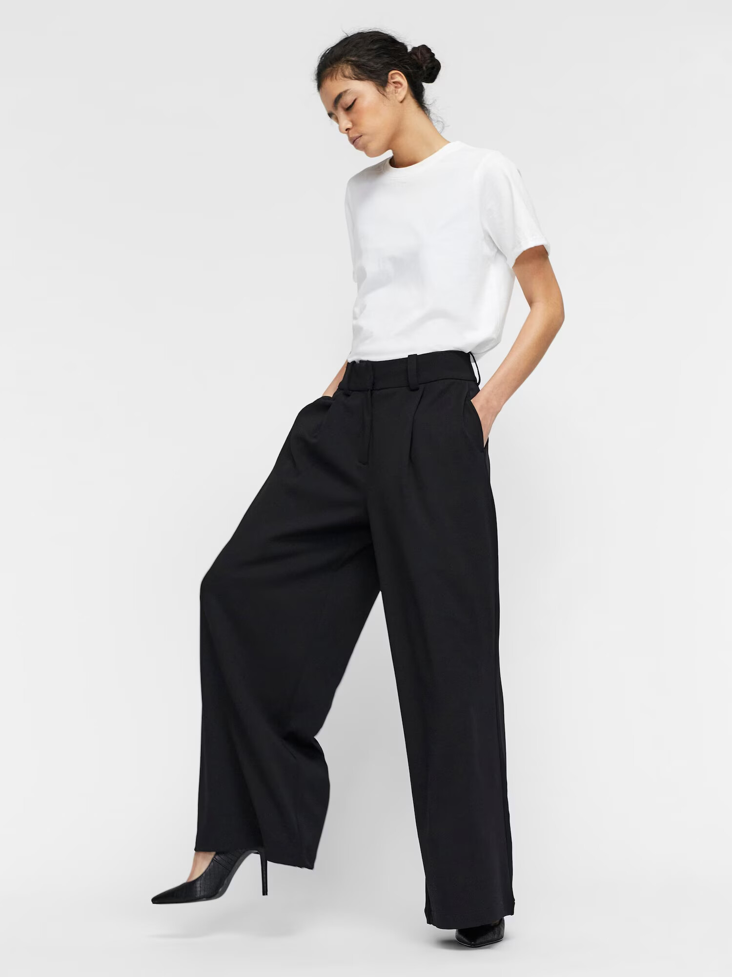 VERO MODA Pantaloni cutați 'Gigi' negru - Pled.ro