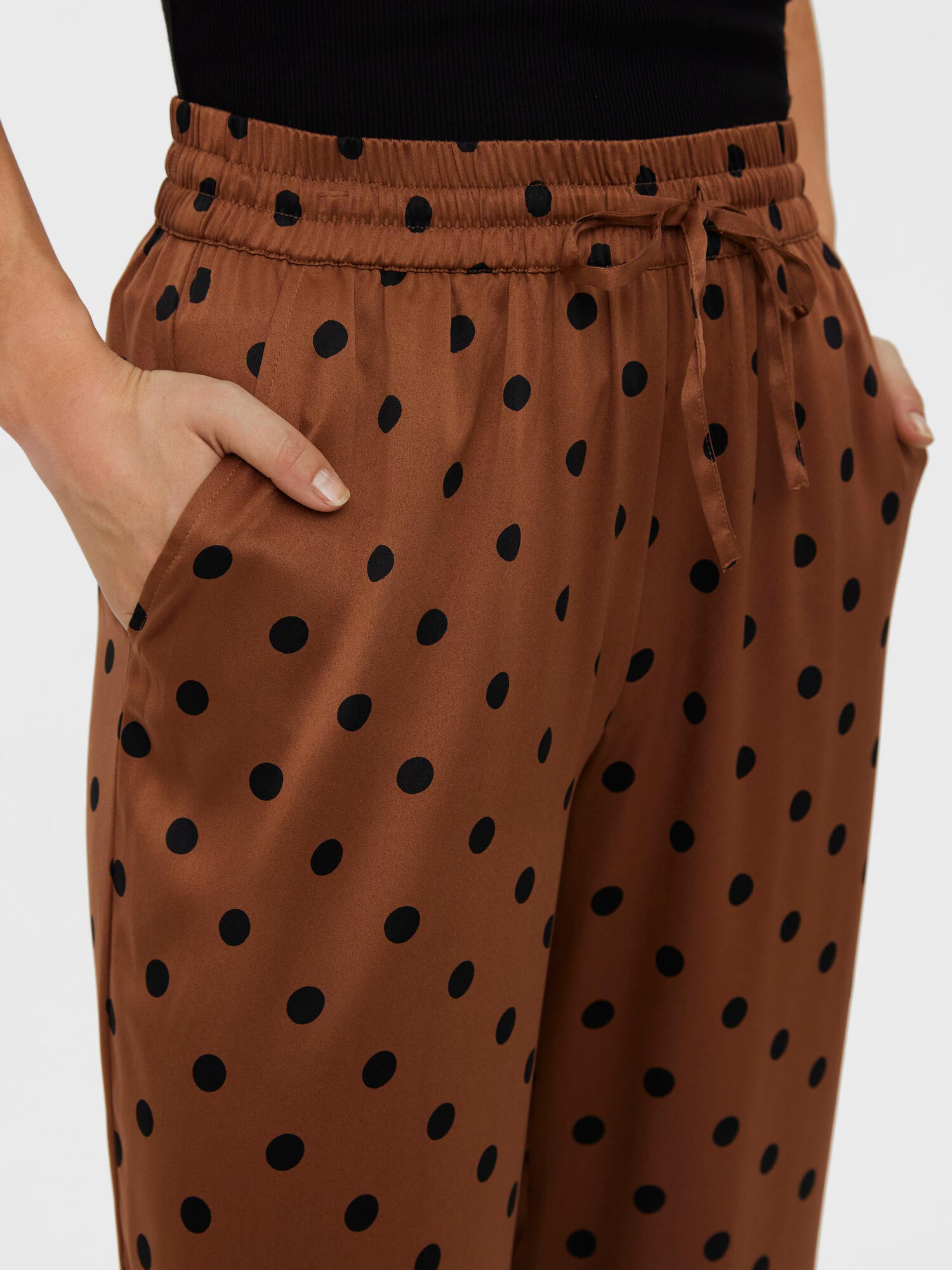 VERO MODA Pantaloni 'Essi' maro caramel / negru - Pled.ro