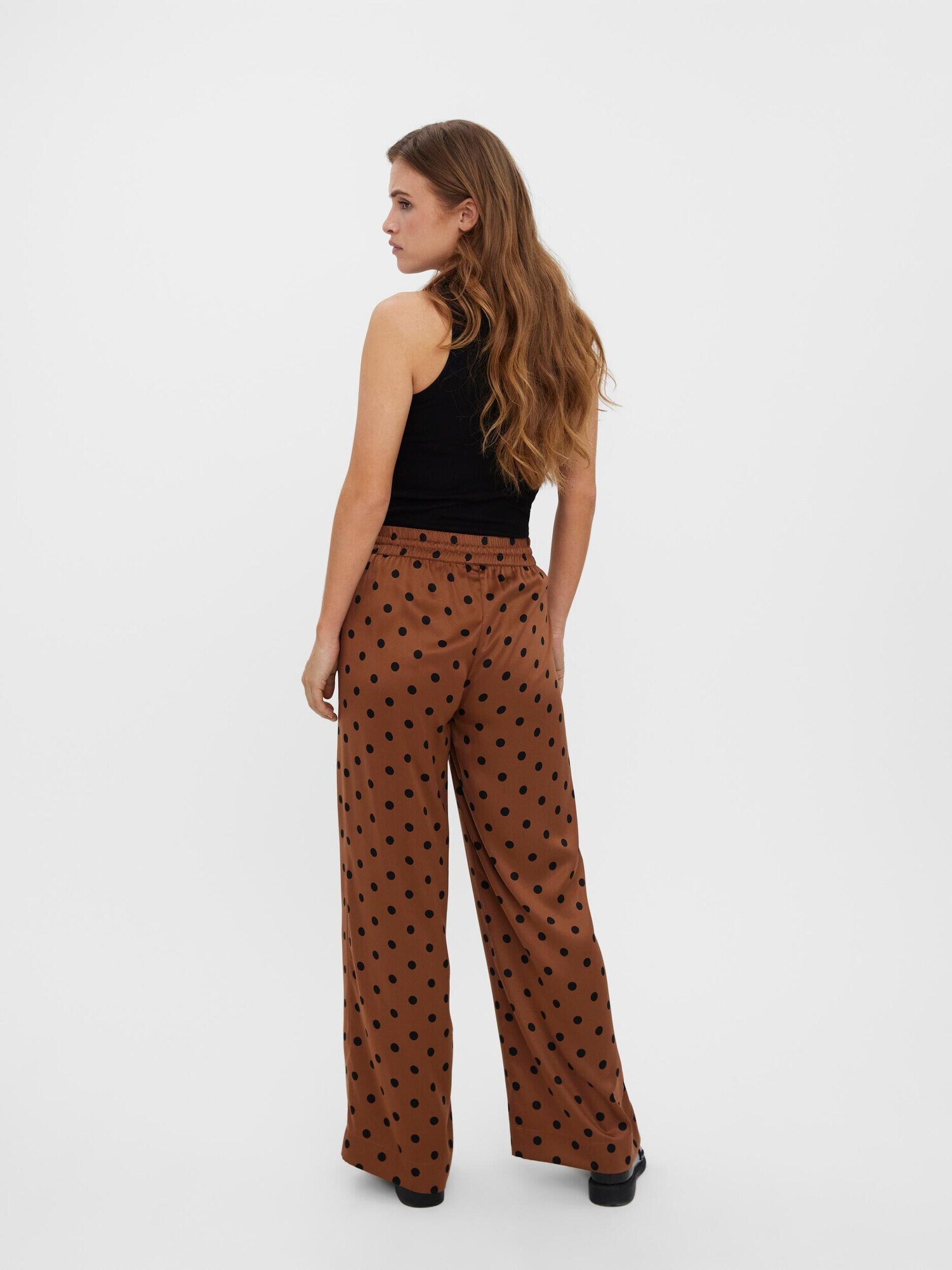 VERO MODA Pantaloni 'Essi' maro caramel / negru - Pled.ro