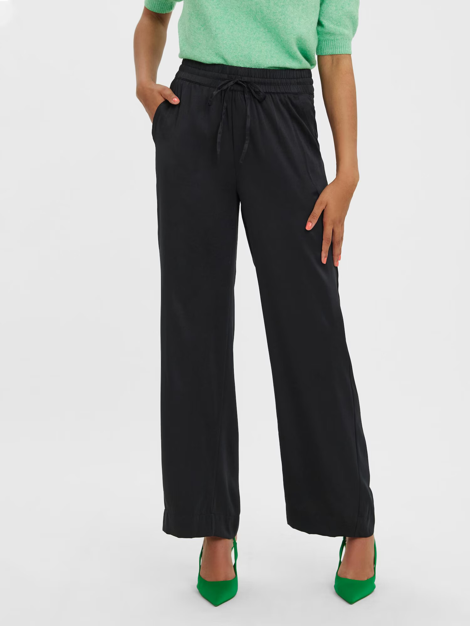 VERO MODA Pantaloni 'Essi' negru - Pled.ro