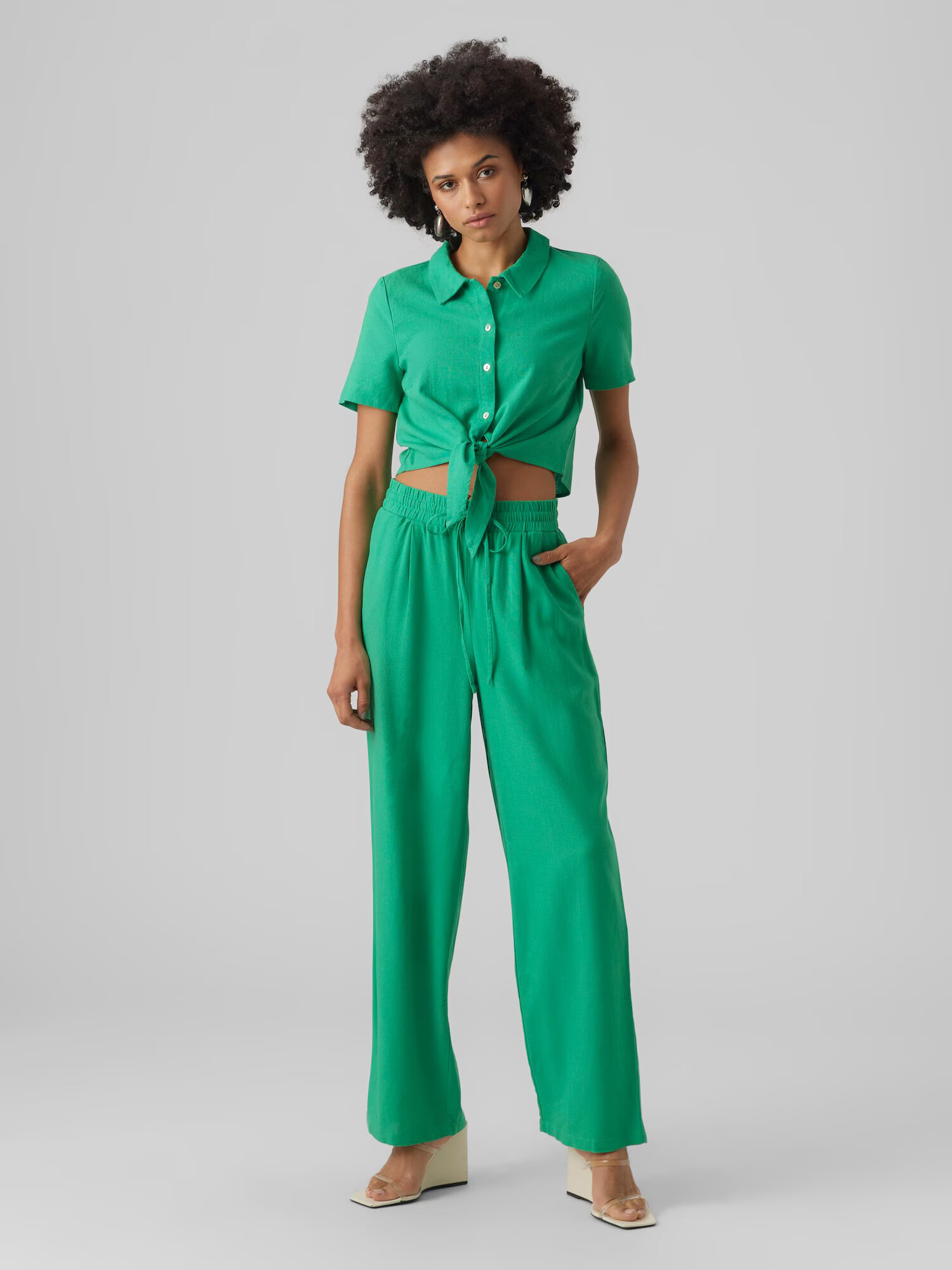 VERO MODA Pantaloni 'Jesmilo' verde iarbă - Pled.ro