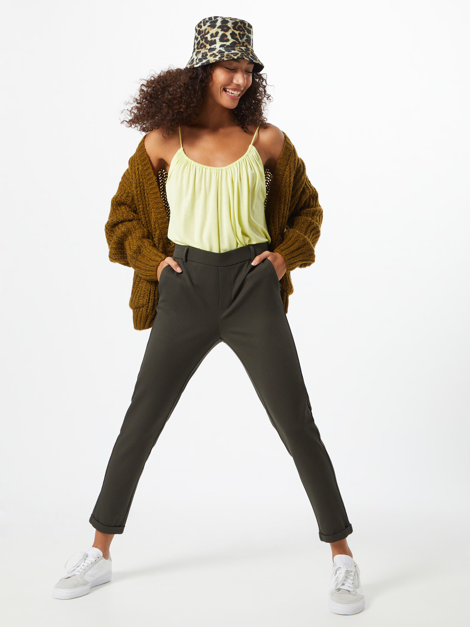 VERO MODA Pantaloni 'Maya' oliv - Pled.ro