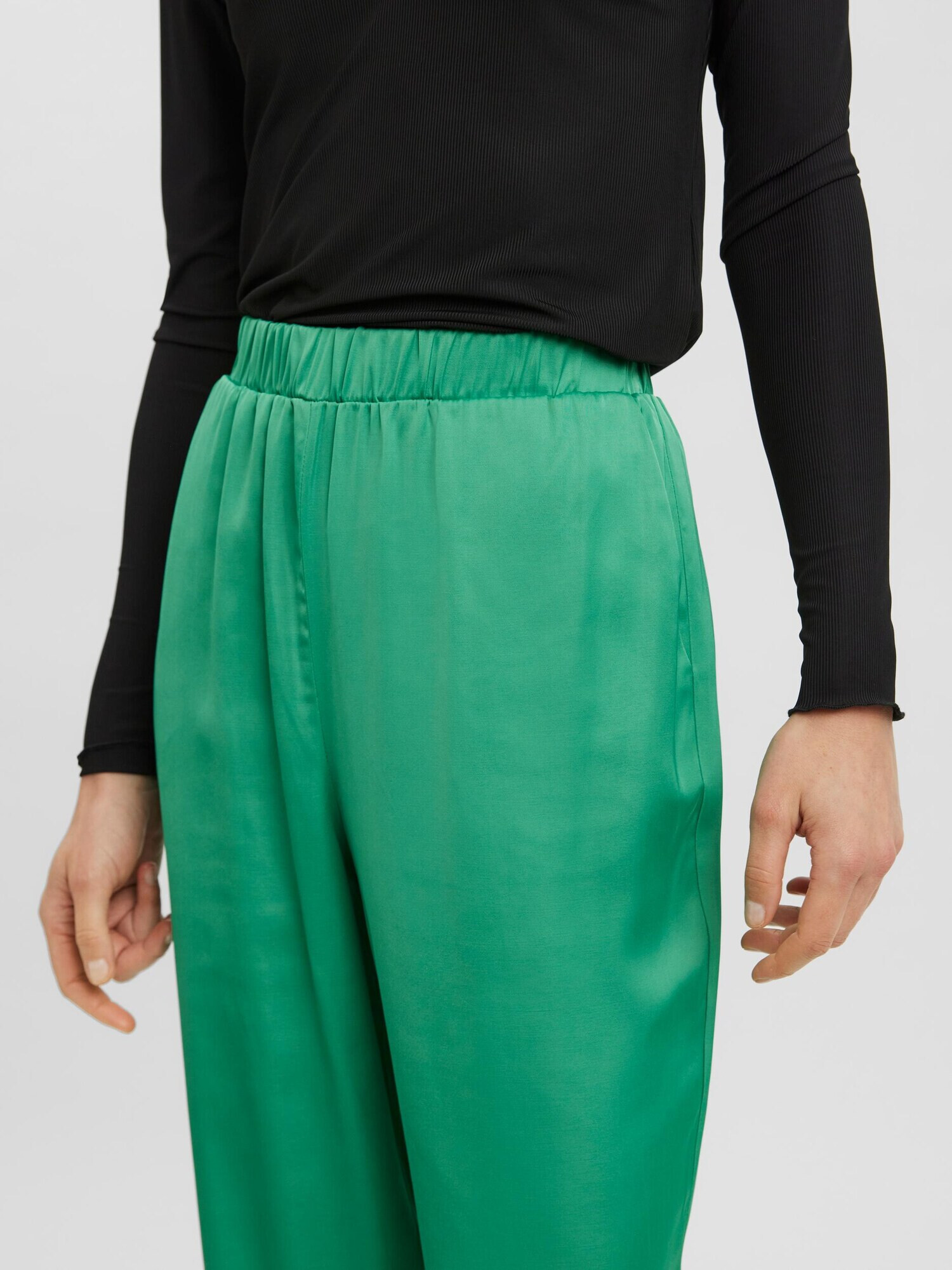 VERO MODA Pantaloni 'Natalia' verde jad - Pled.ro