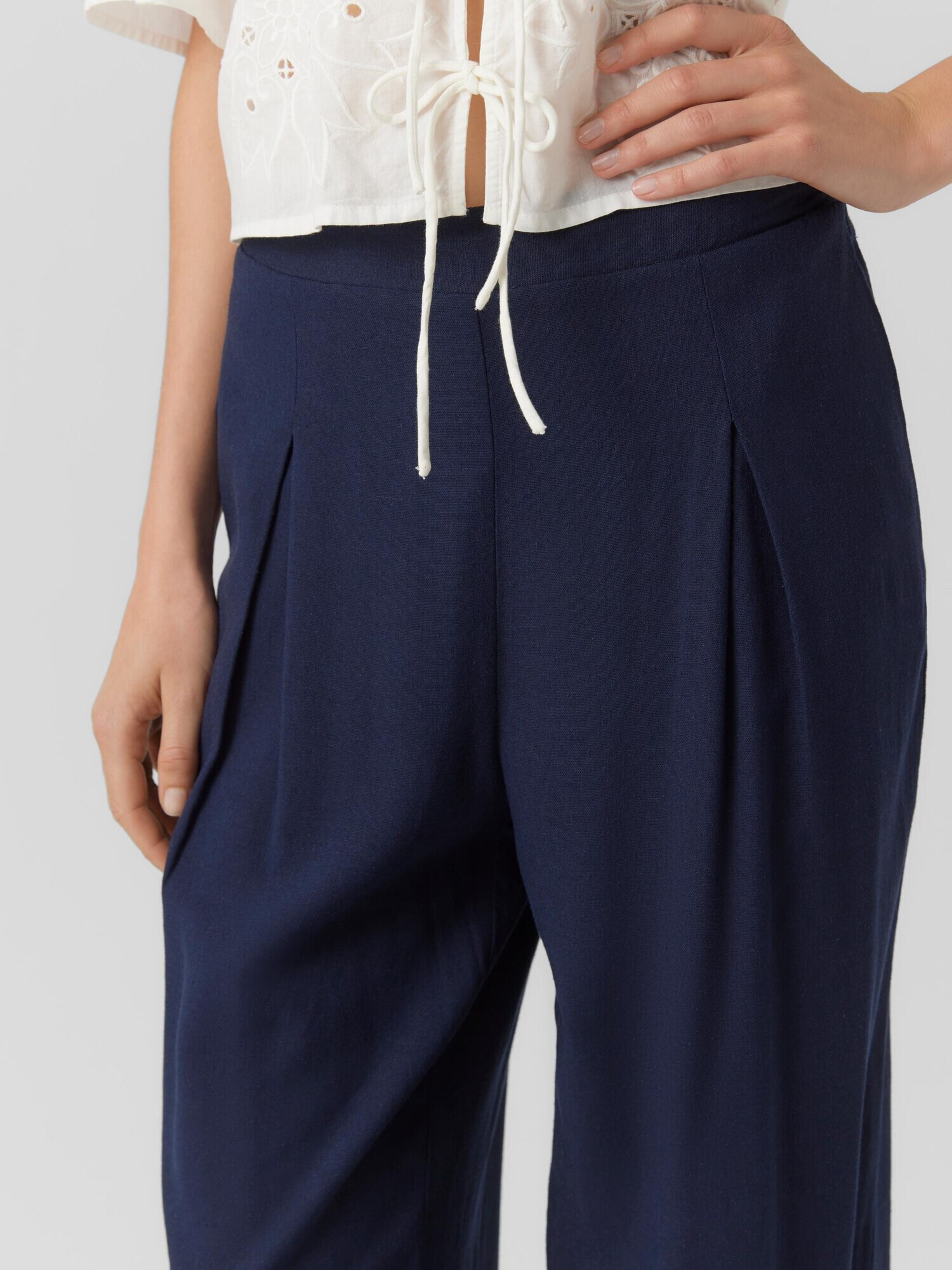 Vero Moda Petite Pantaloni cutați 'MYMILO' bleumarin - Pled.ro