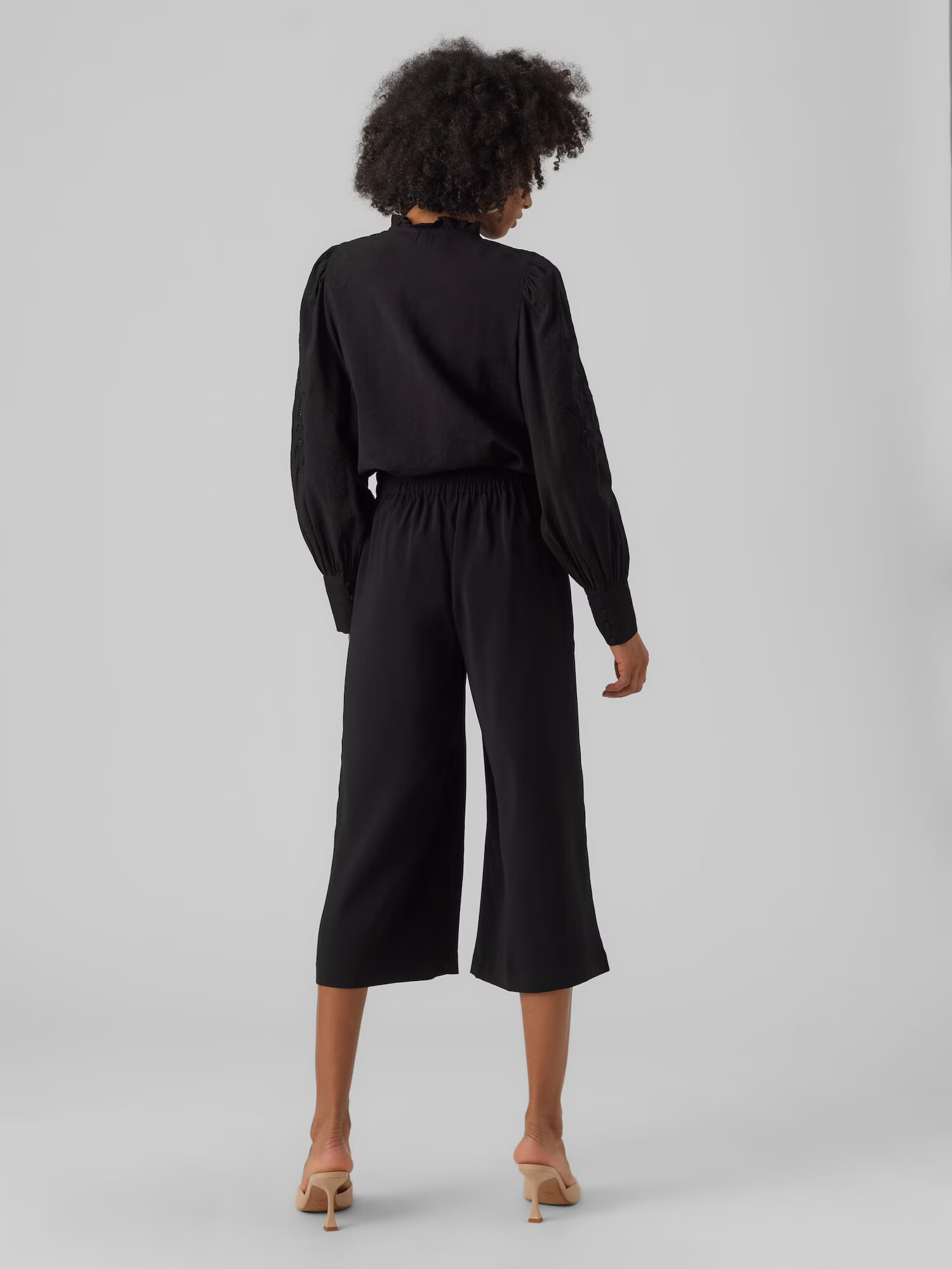 Vero Moda Petite Pantaloni cutați negru - Pled.ro