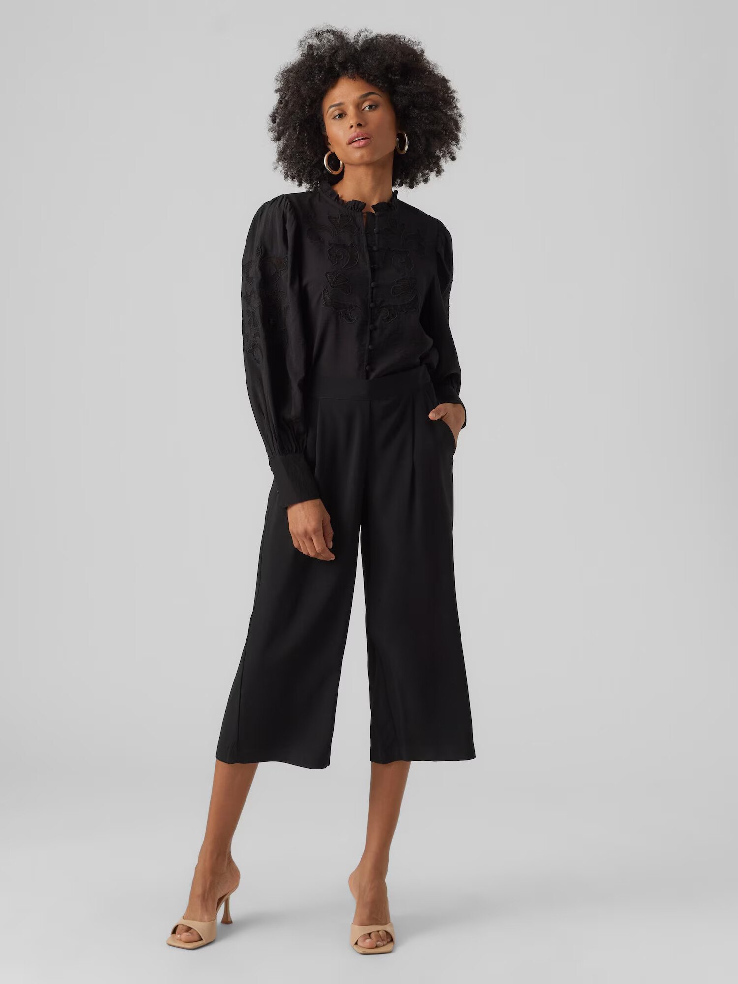 Vero Moda Petite Pantaloni cutați negru - Pled.ro