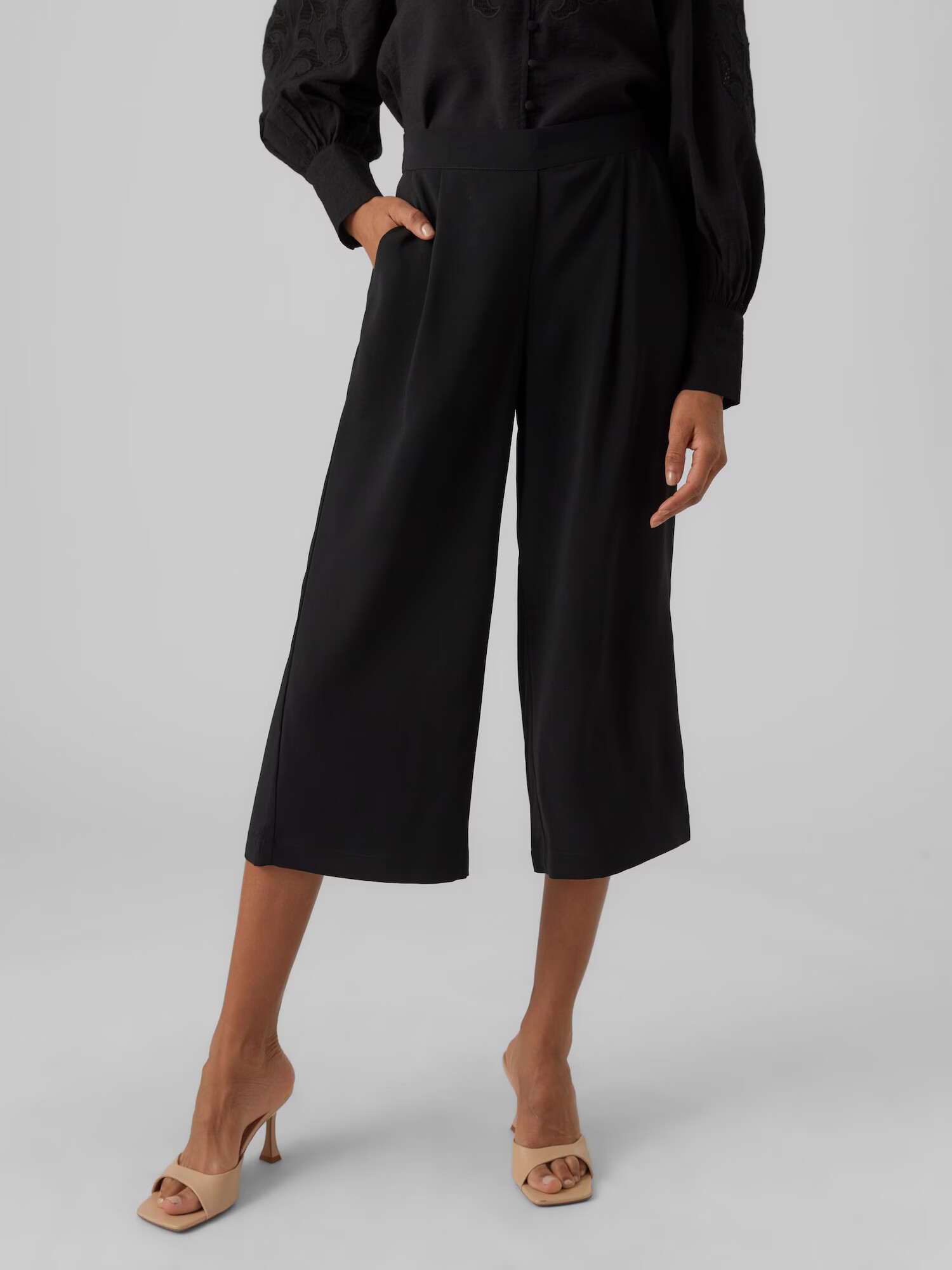 Vero Moda Petite Pantaloni cutați negru - Pled.ro