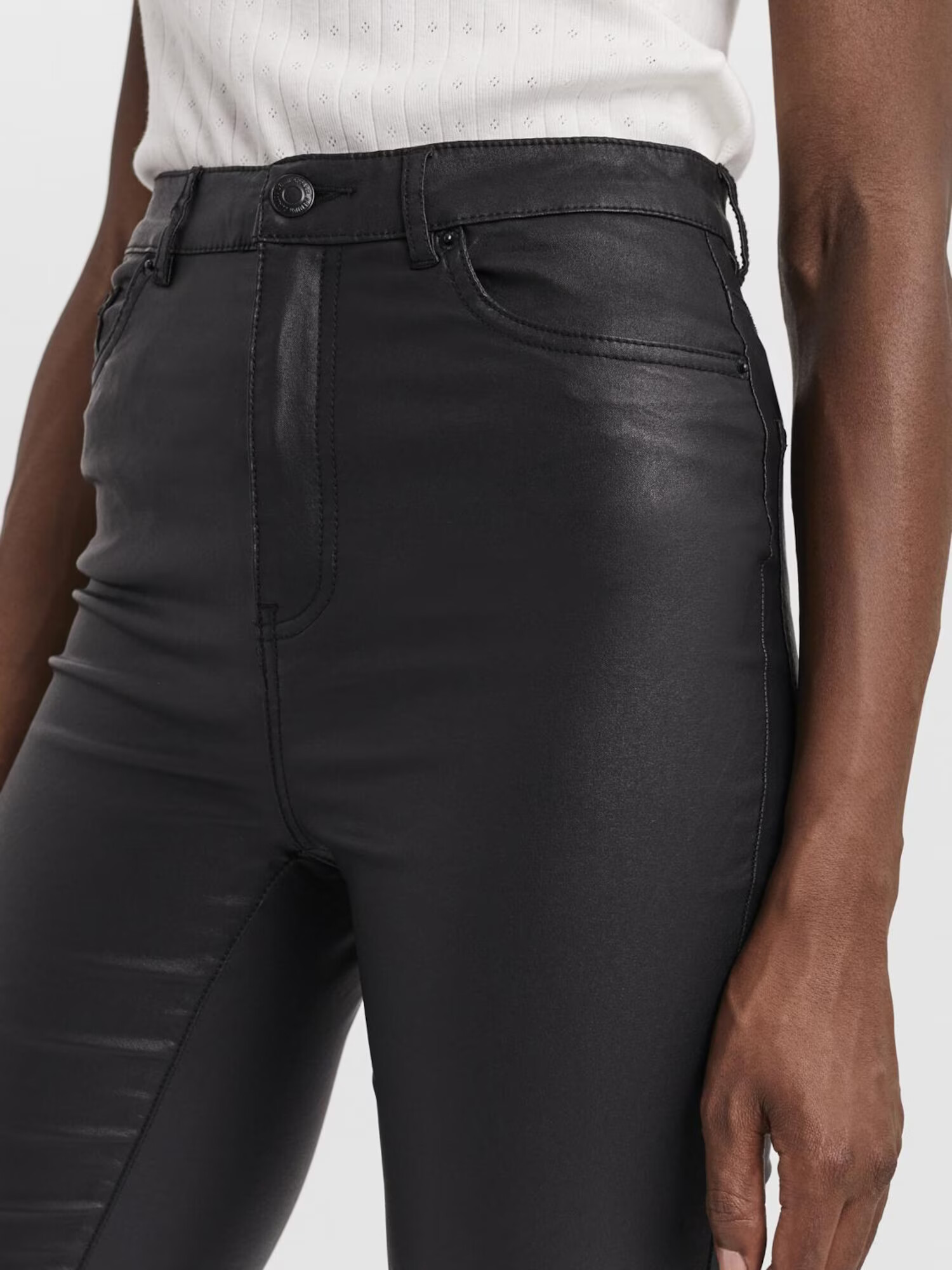 Vero Moda Petite Pantaloni 'Sandra' negru - Pled.ro