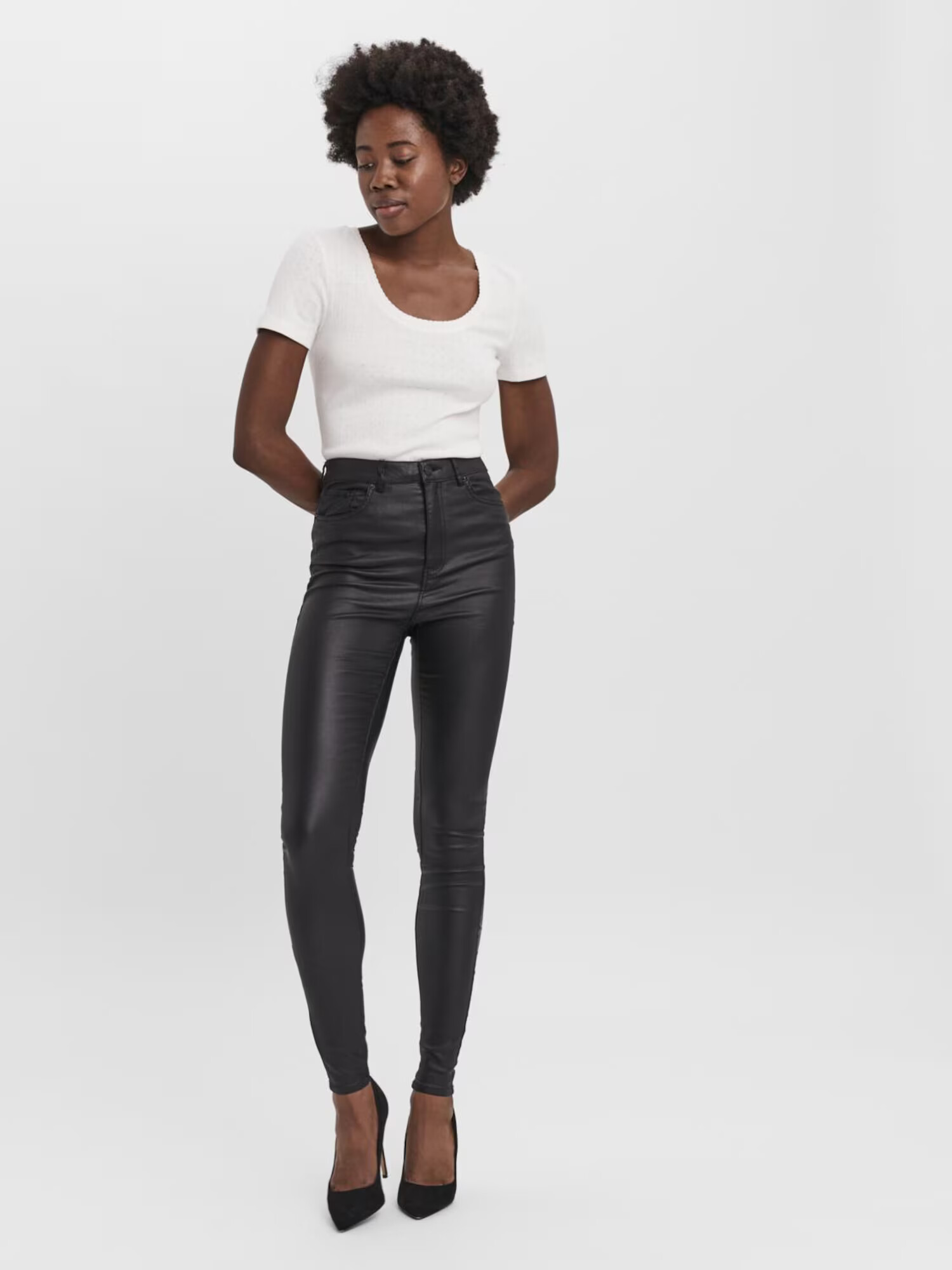 Vero Moda Petite Pantaloni 'Sandra' negru - Pled.ro