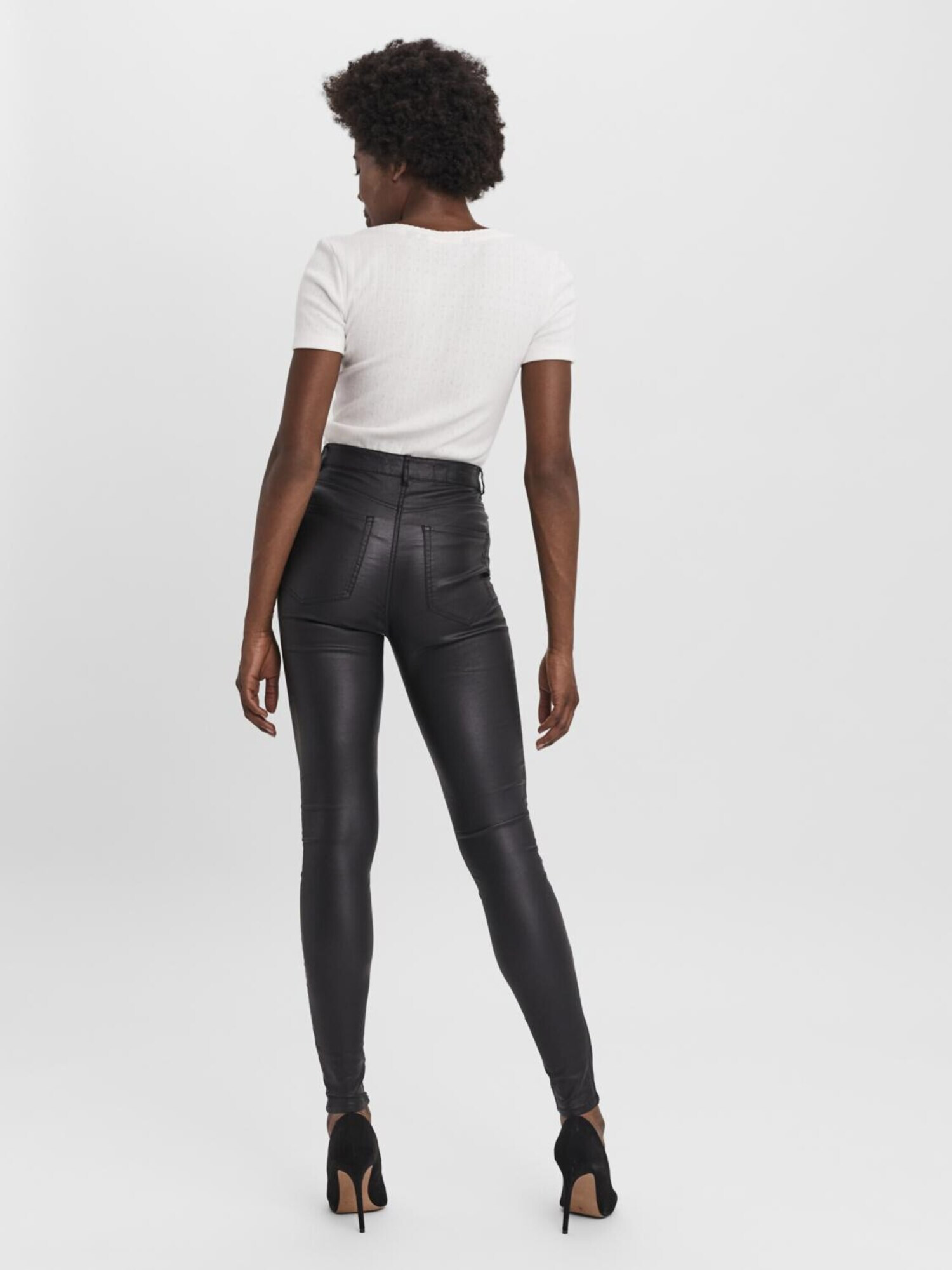 Vero Moda Petite Pantaloni 'Sandra' negru - Pled.ro