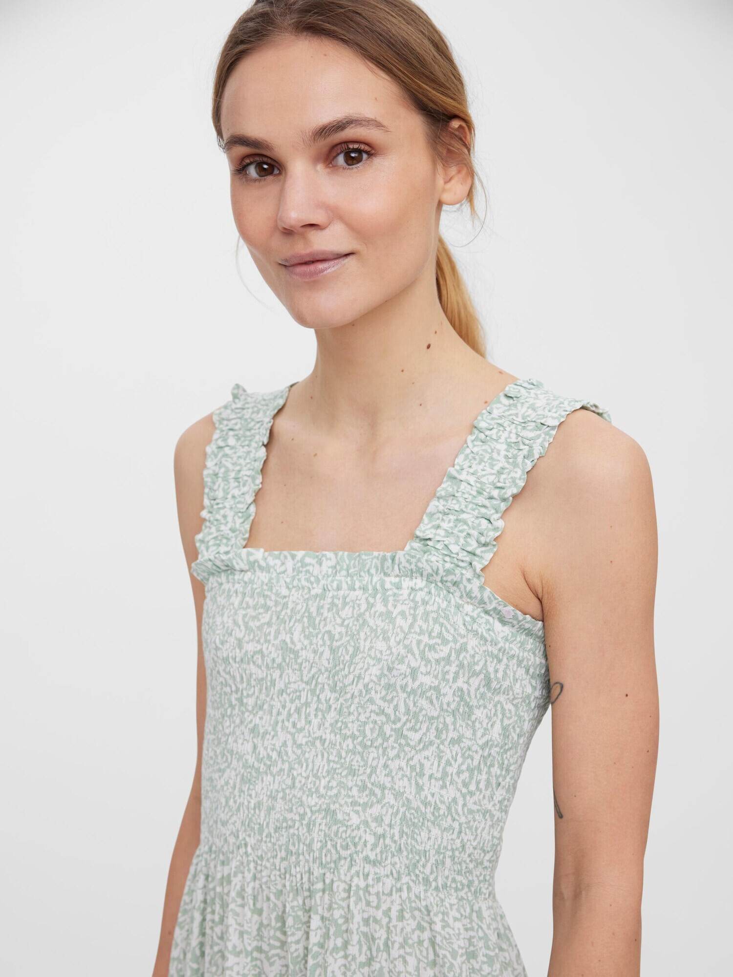 VERO MODA Rochie verde mentă / alb - Pled.ro