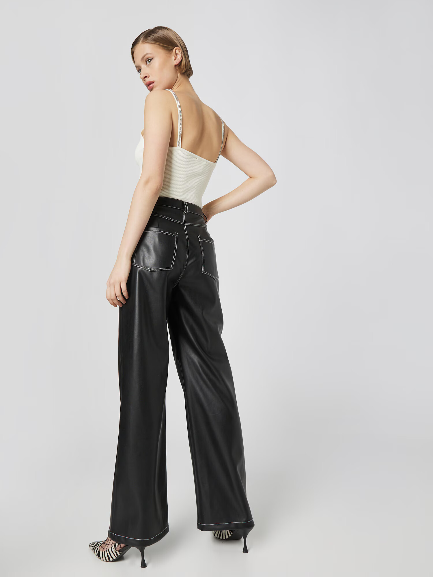 VIERVIER Pantaloni 'Betty' negru - Pled.ro