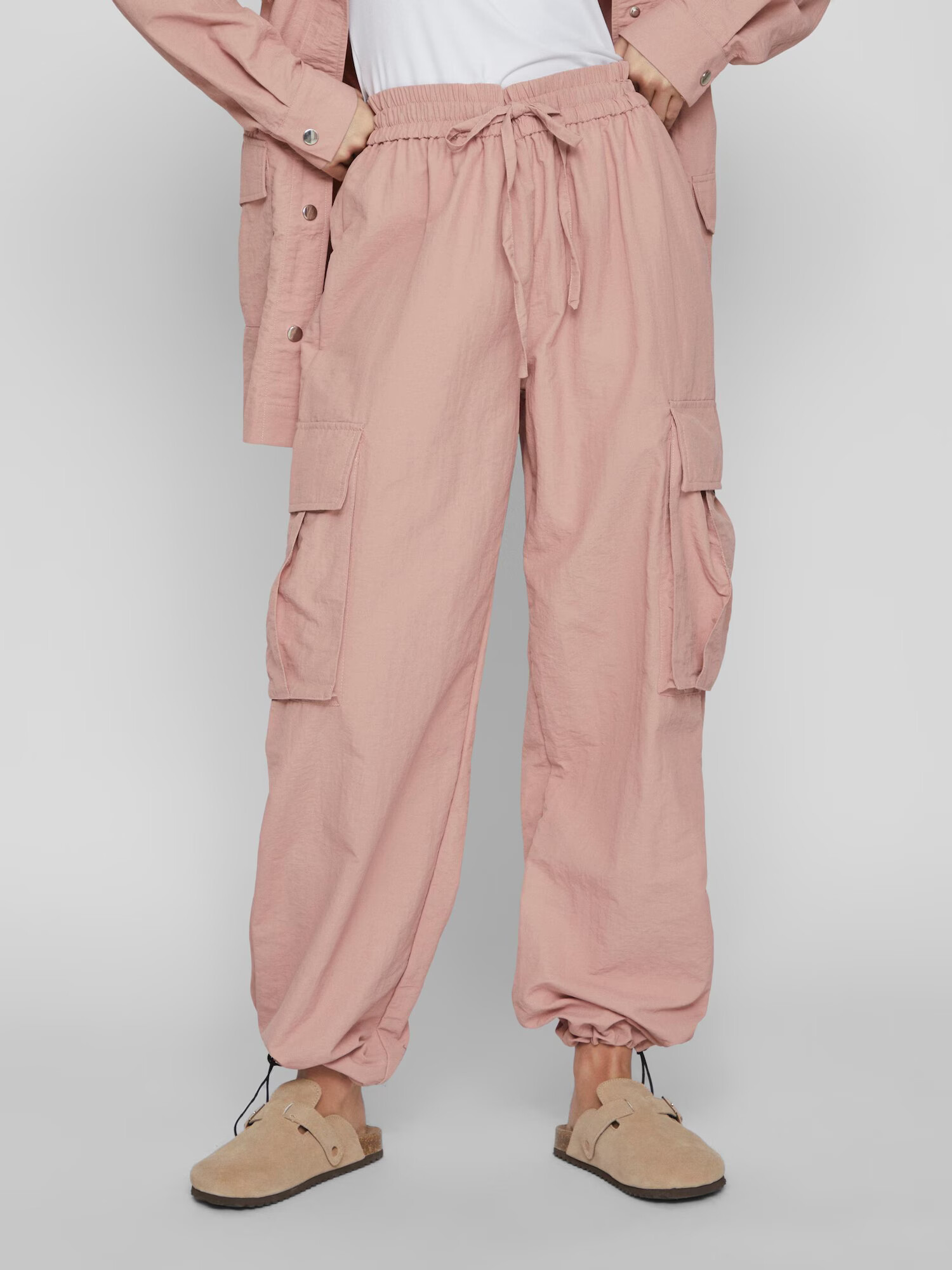 VILA Pantaloni 'POCKY' roz pastel - Pled.ro