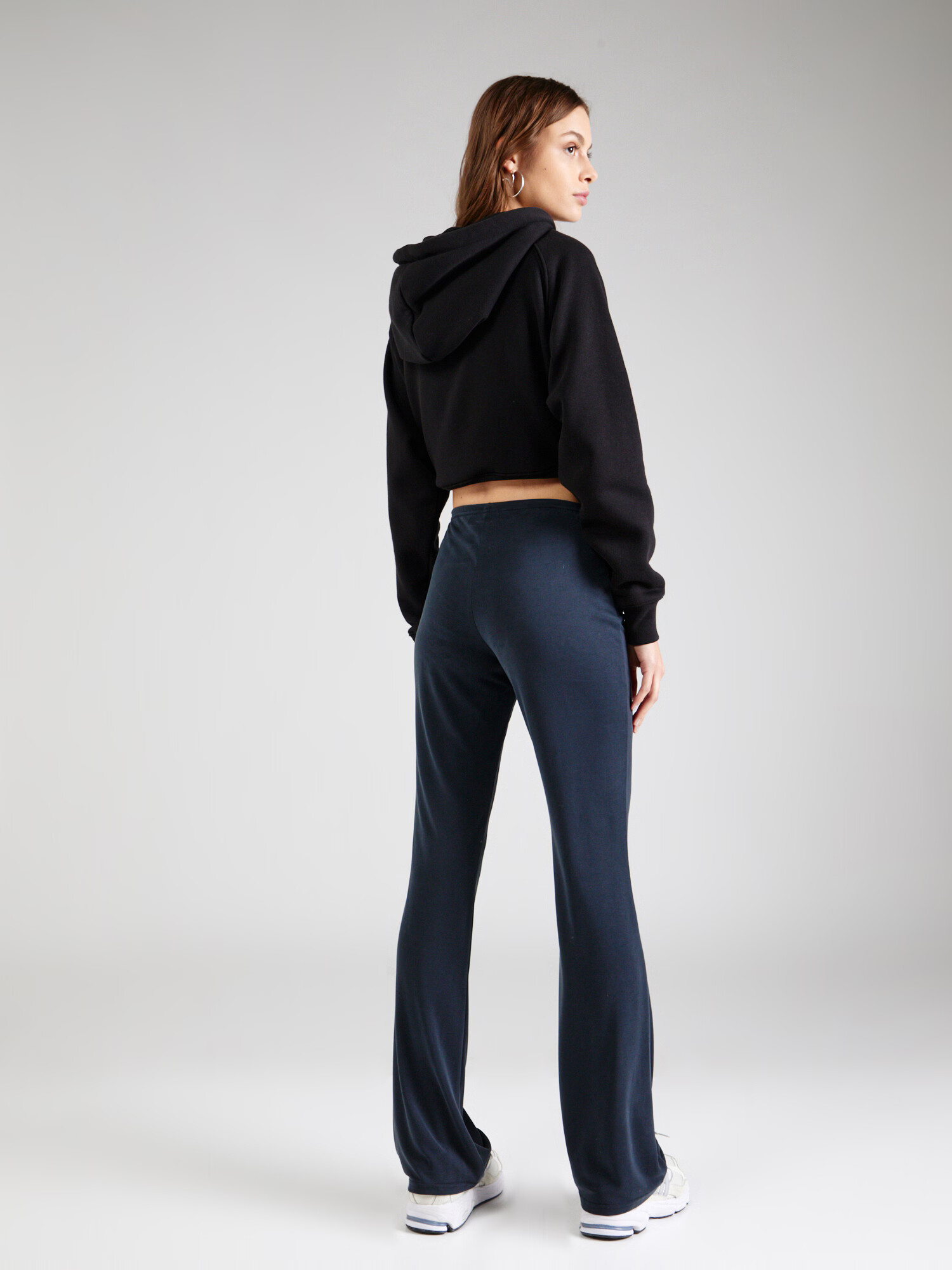 WEEKDAY Pantaloni 'Bea' negru - Pled.ro