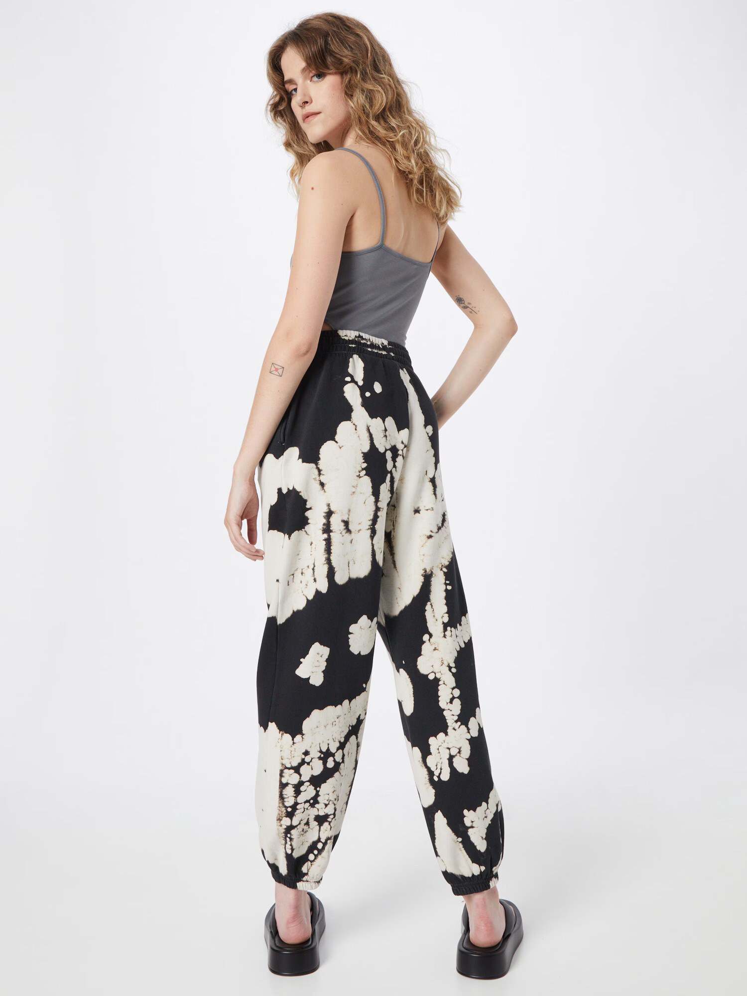 WEEKDAY Pantaloni 'Corinna' crem / bej deschis / negru - Pled.ro