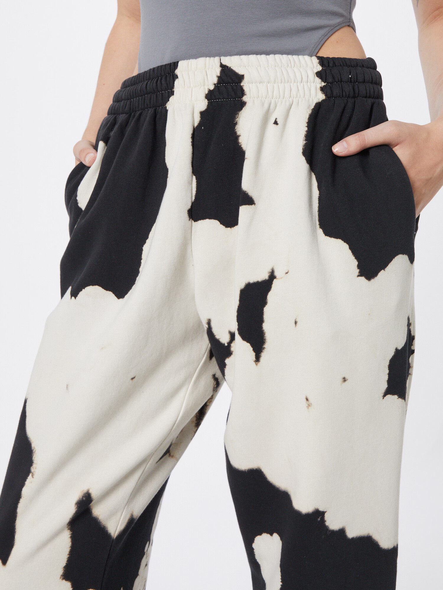 WEEKDAY Pantaloni 'Corinna' crem / bej deschis / negru - Pled.ro