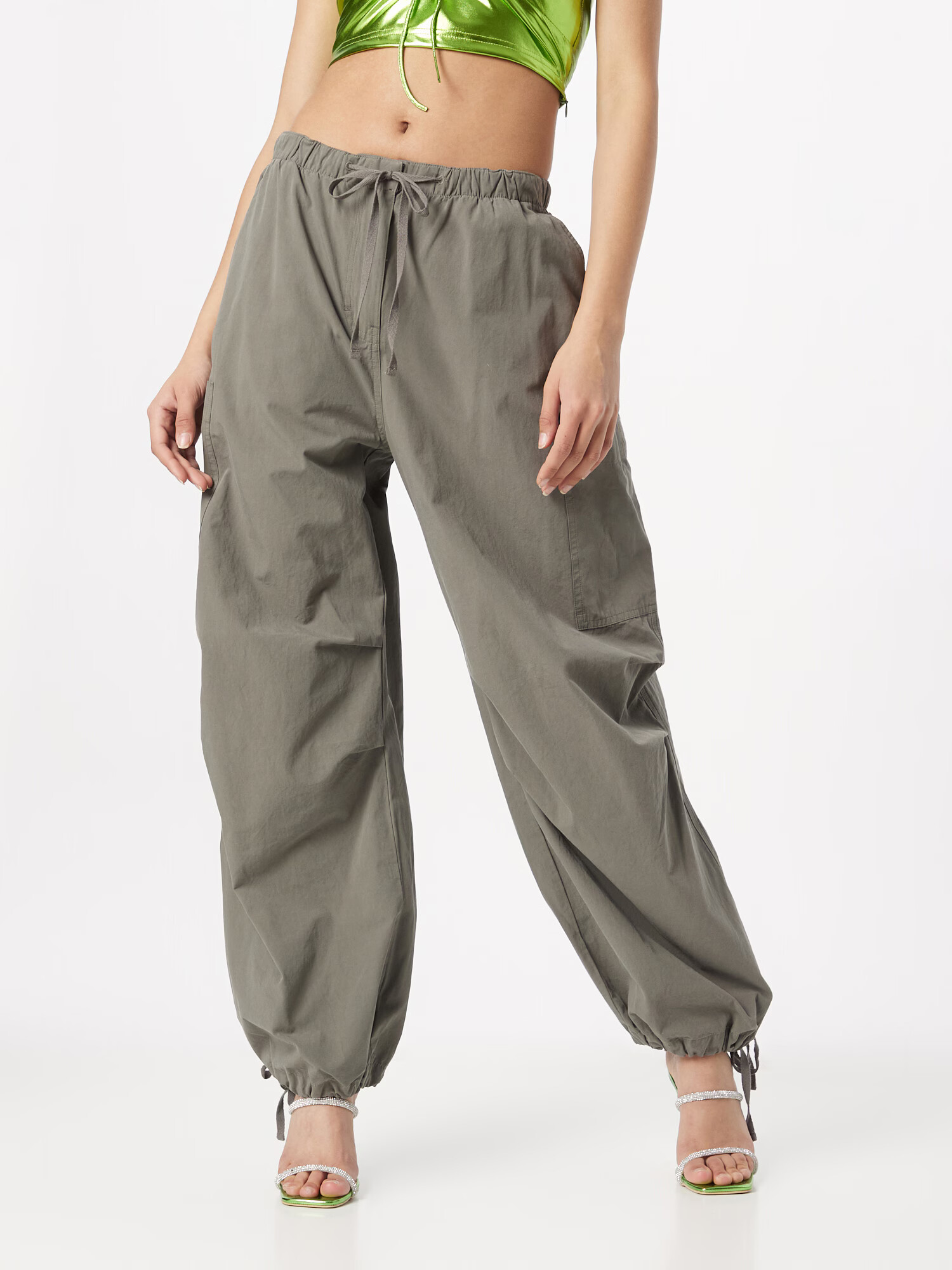 WEEKDAY Pantaloni cu buzunare 'Skyler' kaki - Pled.ro