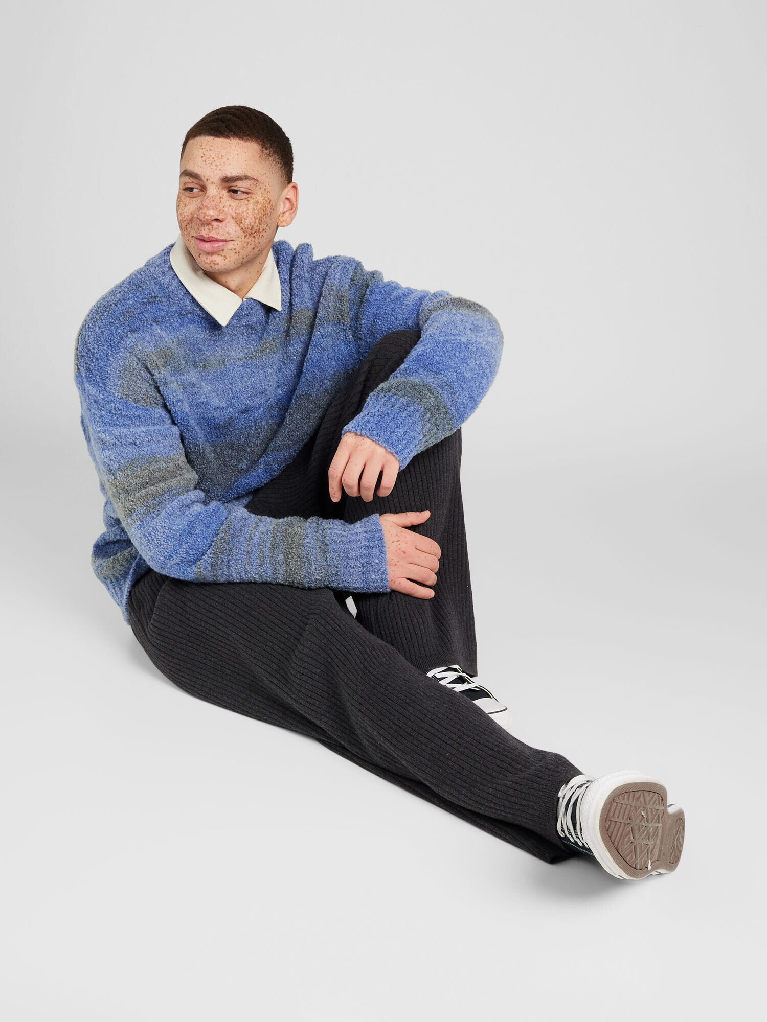 WEEKDAY Pantaloni 'Darwin' gri metalic - Pled.ro