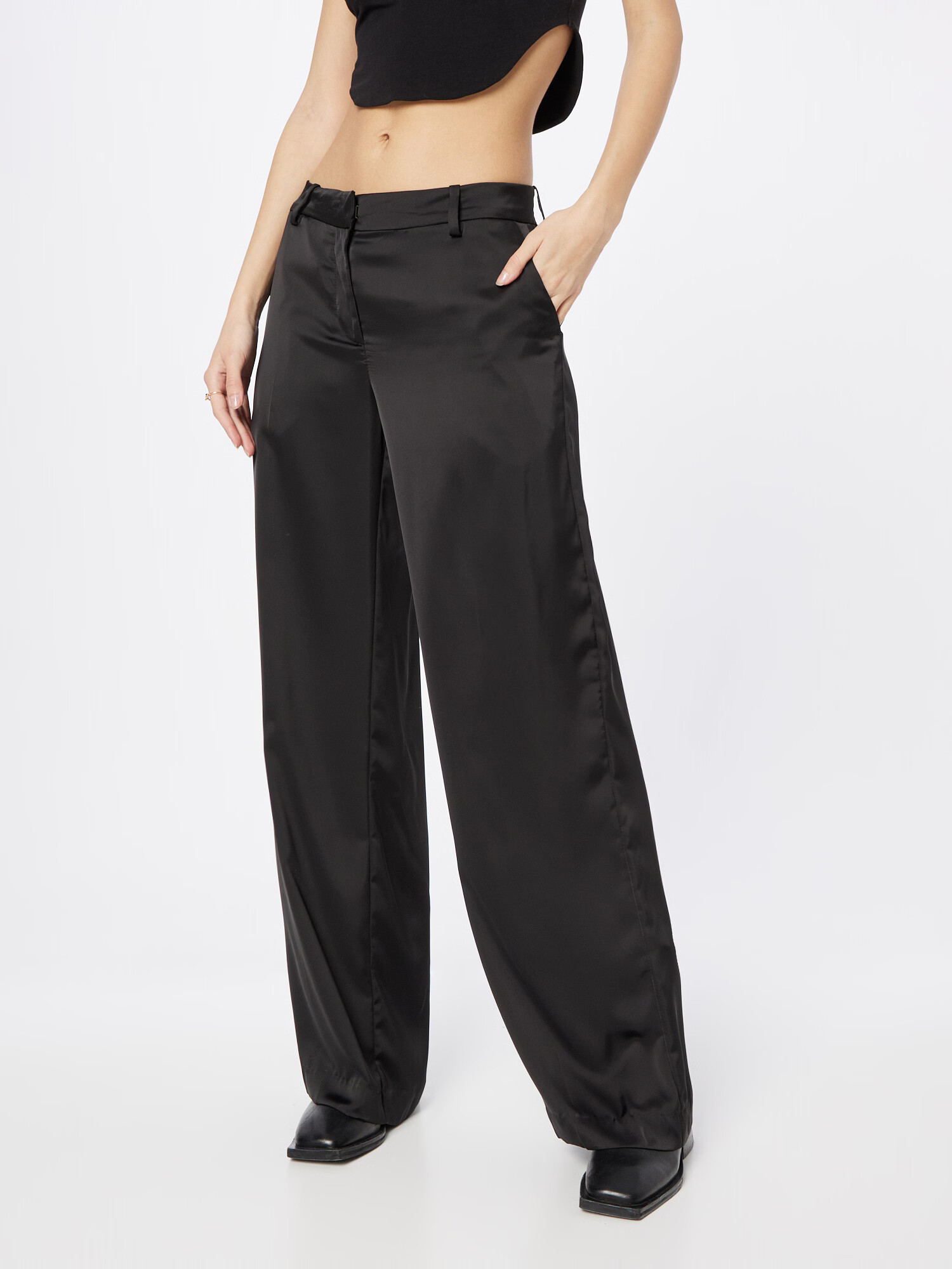 WEEKDAY Pantaloni cu dungă 'Riley' negru - Pled.ro