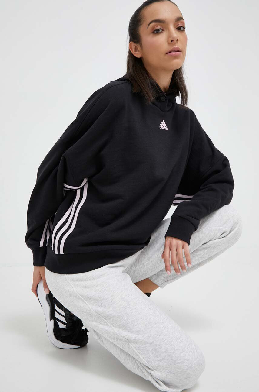 adidas bluza femei culoarea negru cu glugă cu imprimeu - Pled.ro