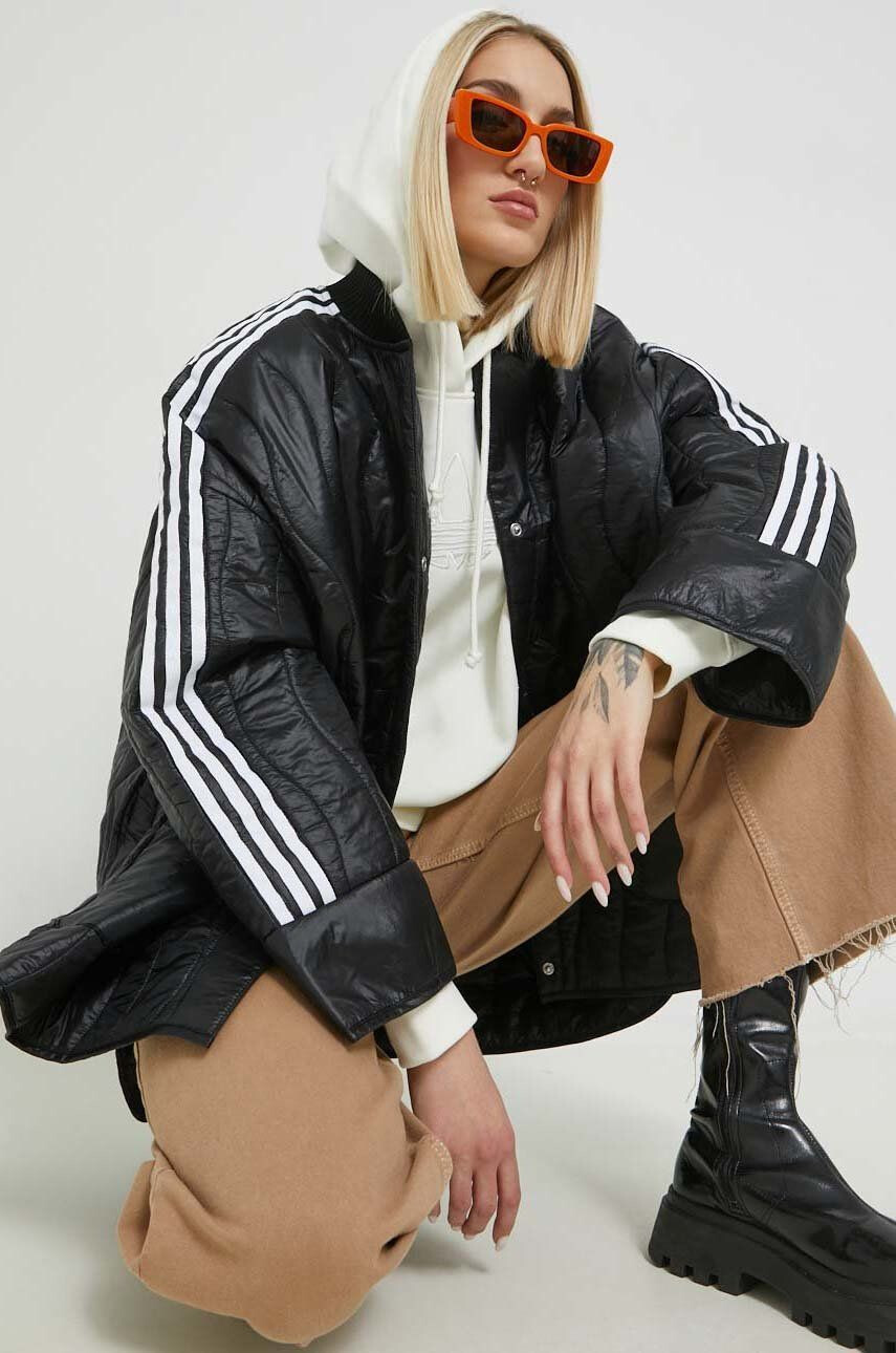 adidas Originals bluza femei culoarea alb cu glugă cu imprimeu - Pled.ro