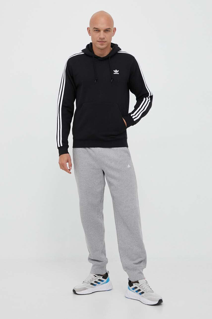 adidas Originals bluza barbati culoarea negru cu glugă cu imprimeu - Pled.ro