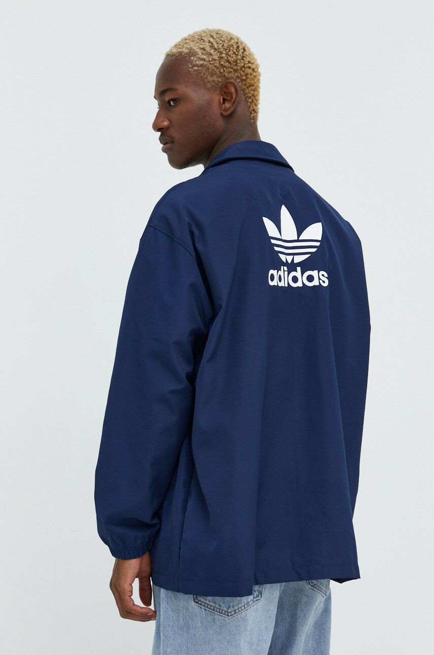 adidas Originals geaca barbati culoarea albastru marin de tranzitie oversize - Pled.ro