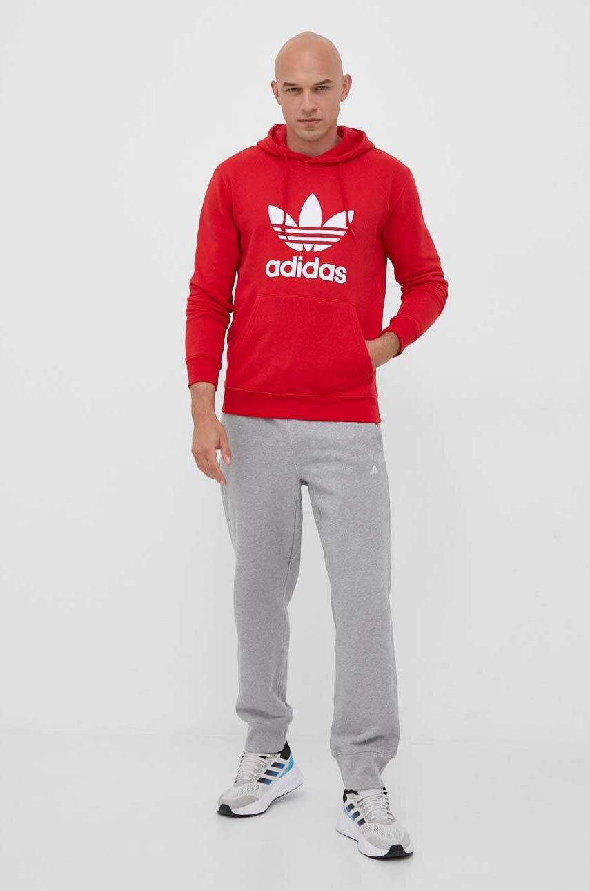 adidas Originals hanorac de bumbac barbati culoarea rosu cu glugă cu imprimeu - Pled.ro