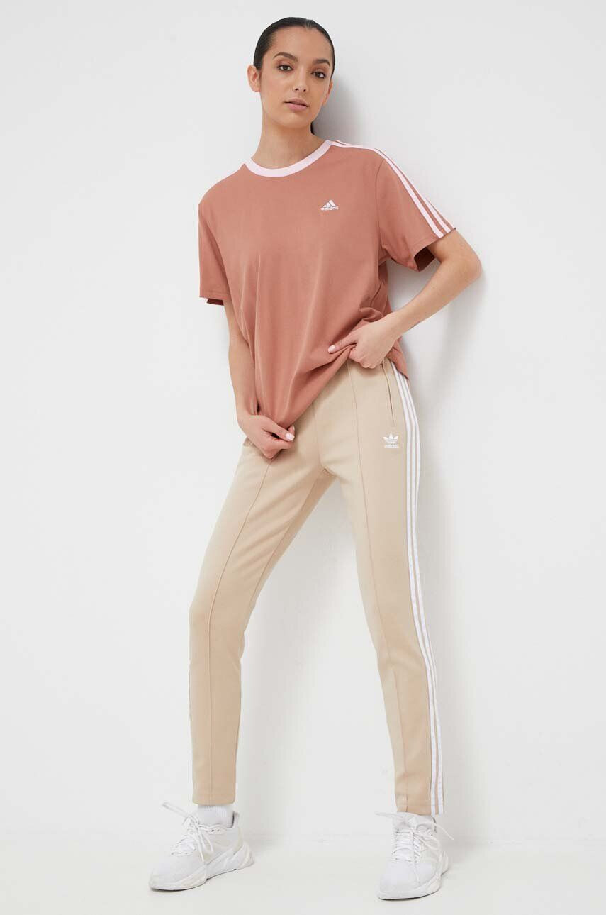 adidas Originals pantaloni de trening culoarea bej cu imprimeu - Pled.ro