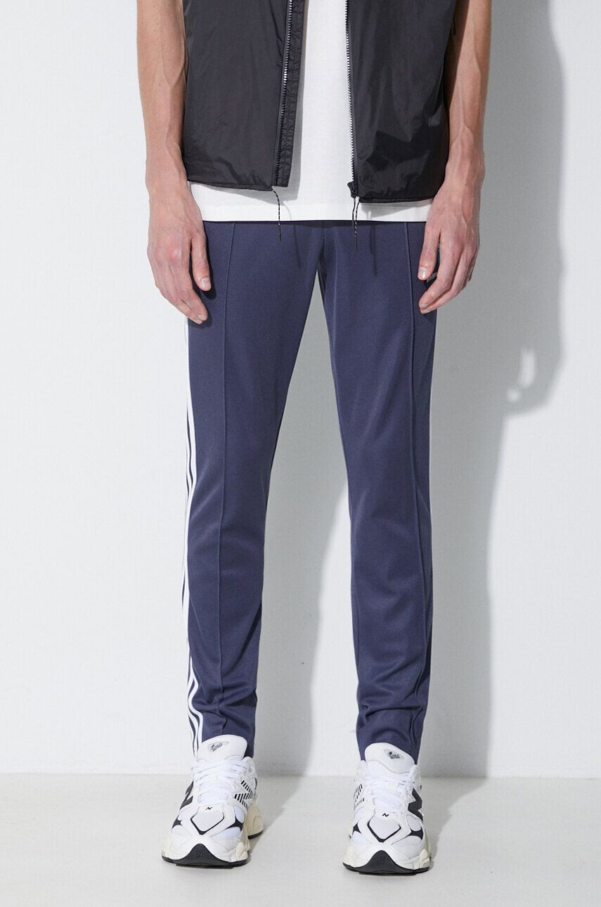 adidas Originals pantaloni de trening culoarea albastru marin cu imprimeu - Pled.ro